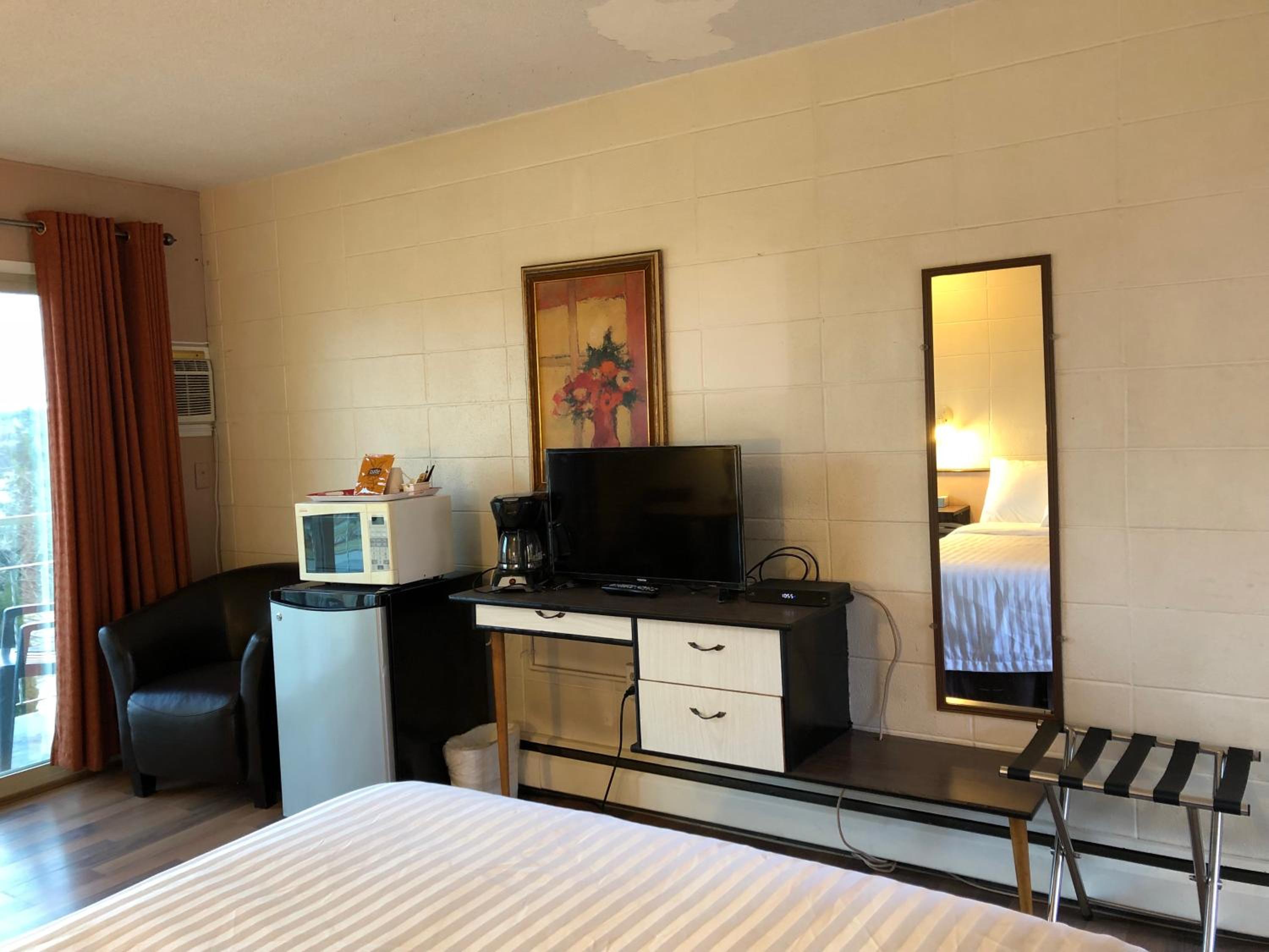 Holiday House Motel