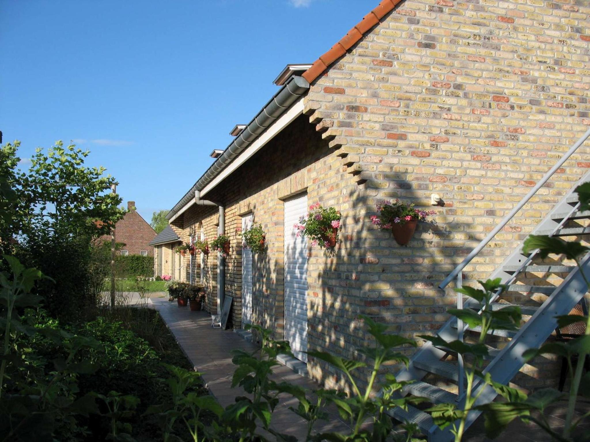 B&B Greenhouse 37