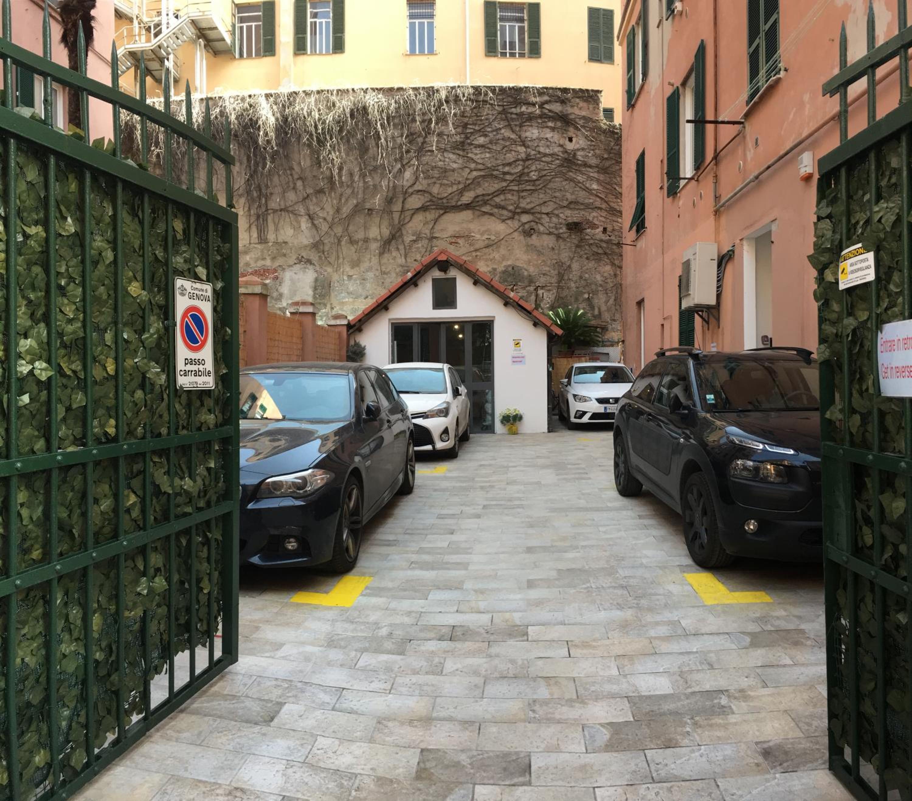 Guest House Virginia's Rooms-Private free Parking and Top Carignano District