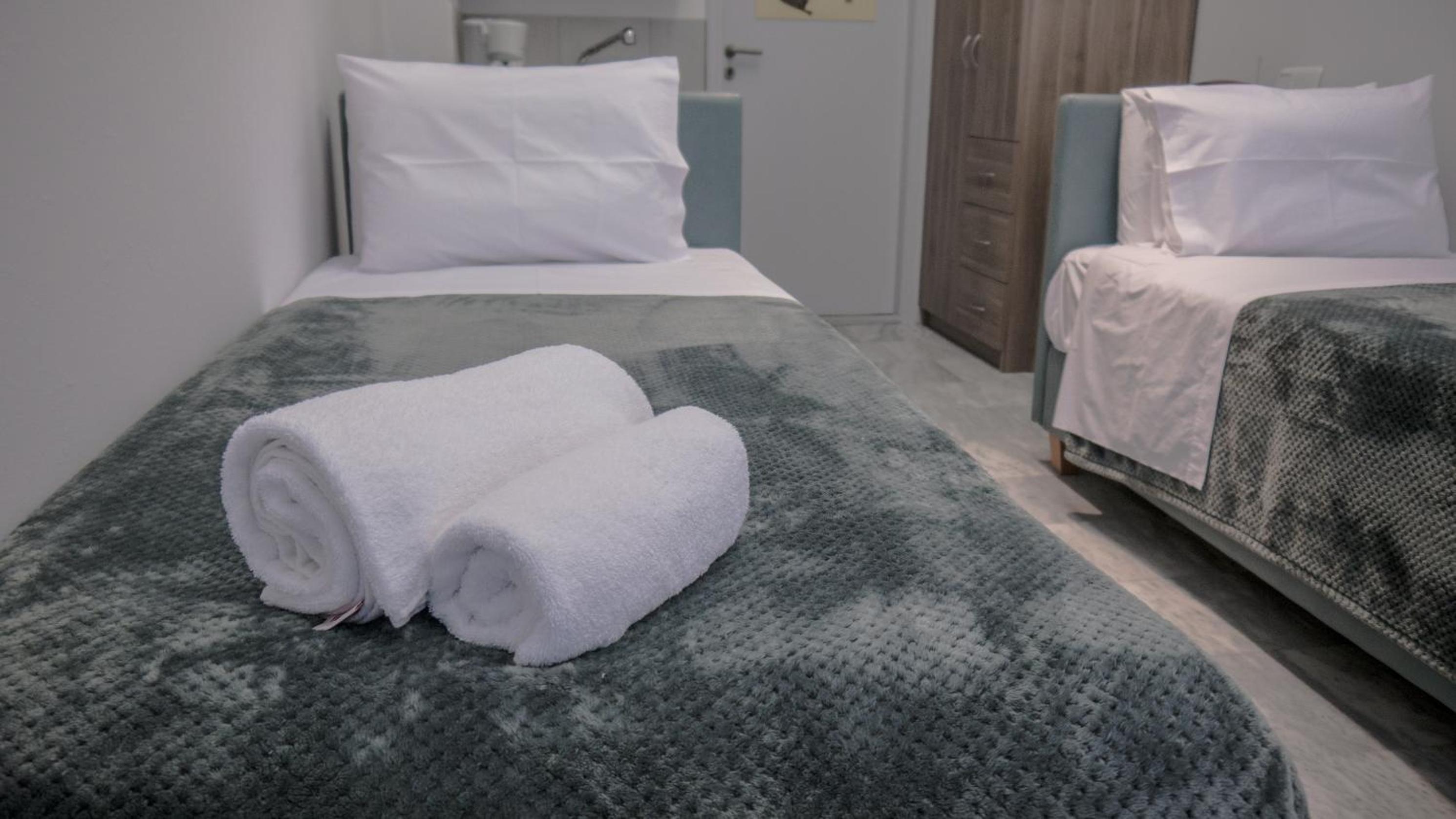 Ellie Studio photo 2