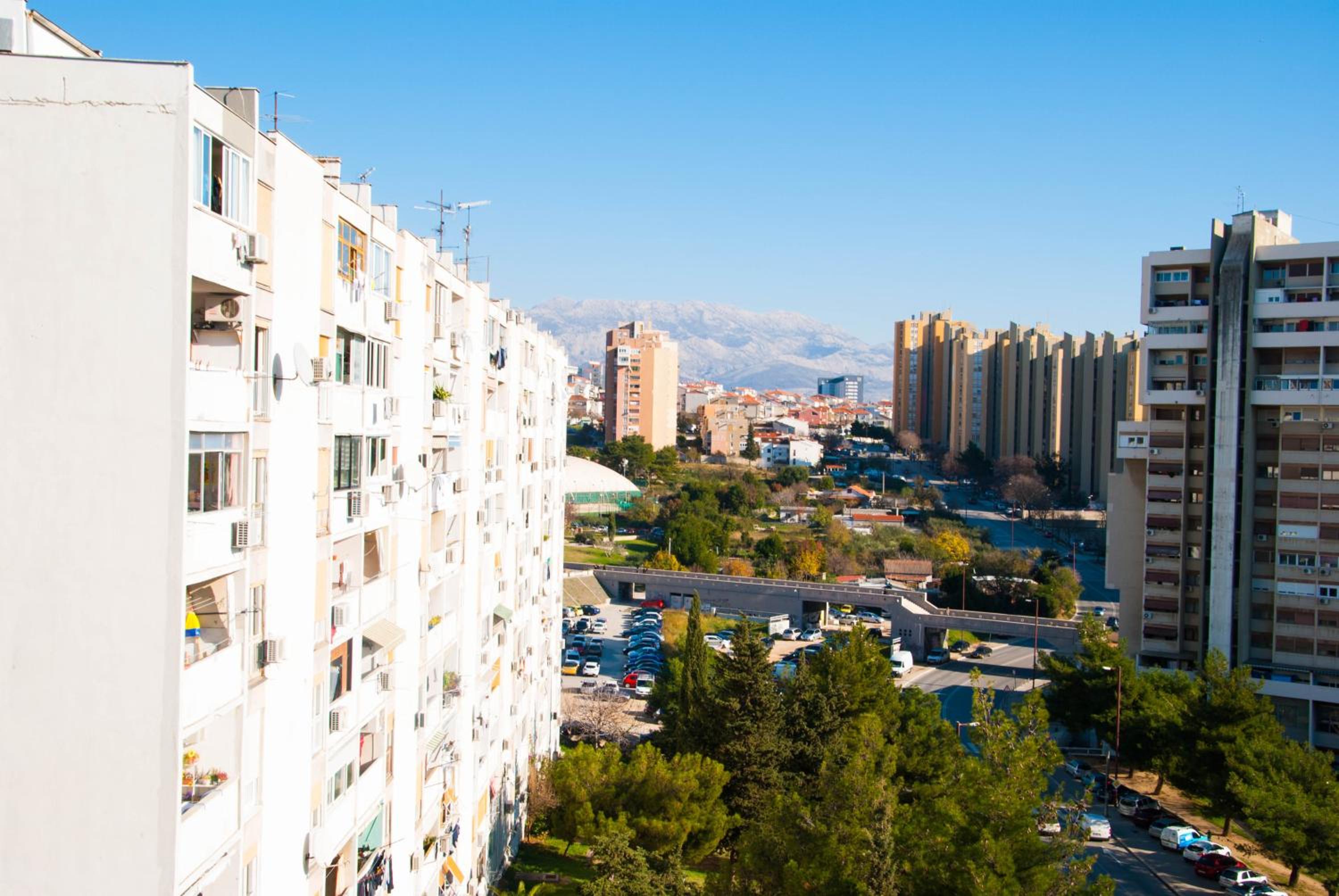Split Summer Budget Rooms view 5