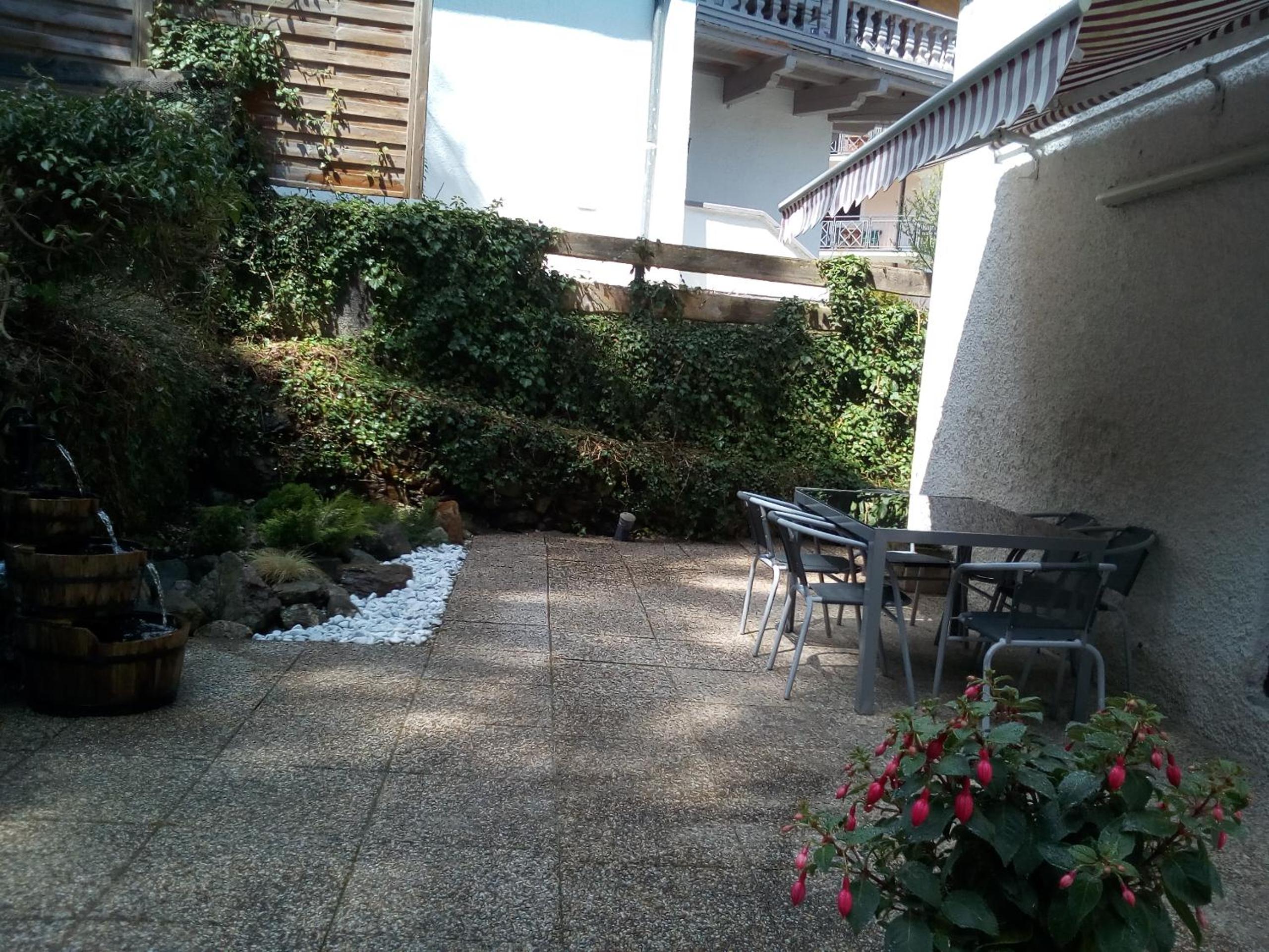 Photo 33