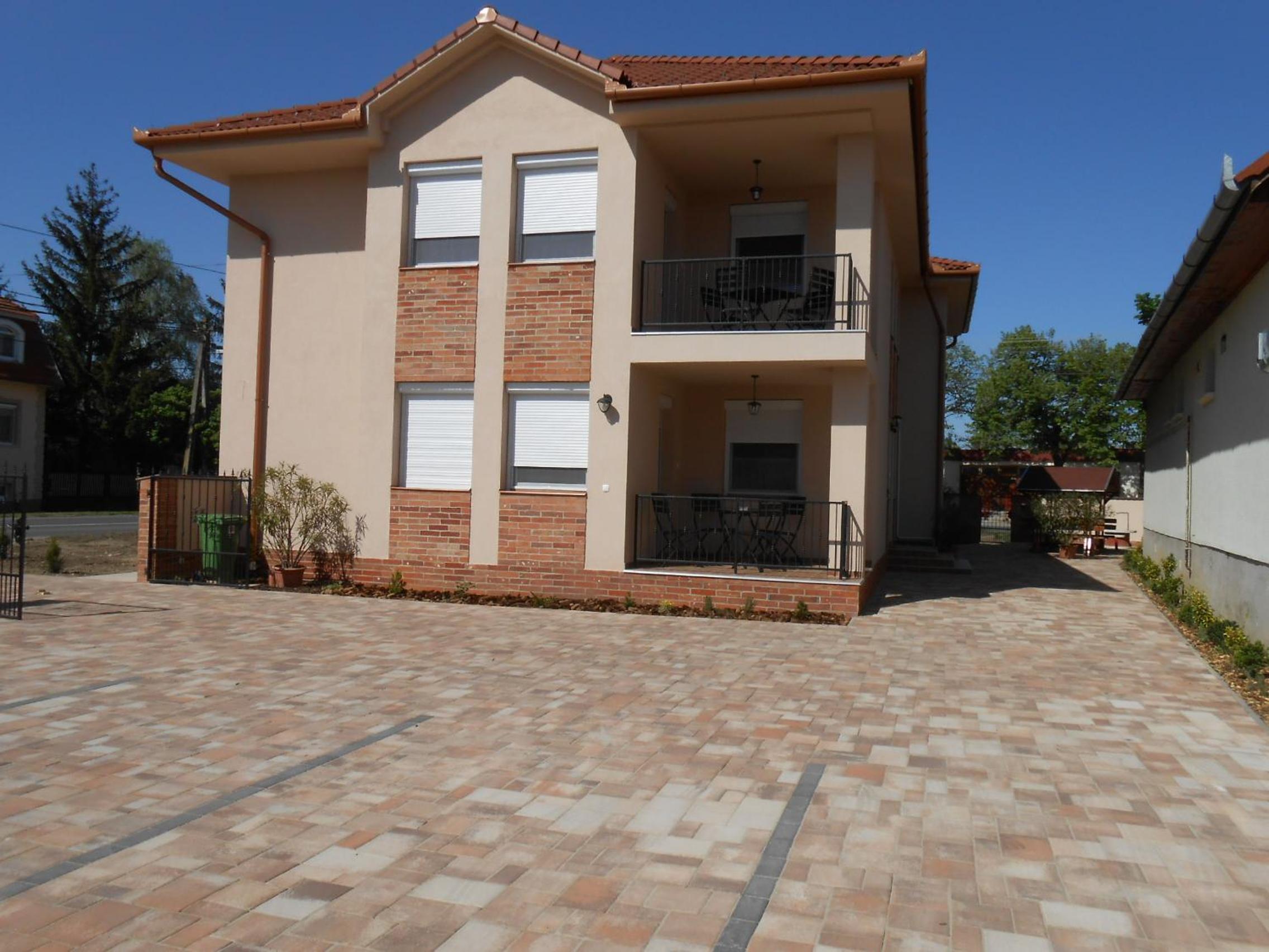 Imola és Andrea Apartmanház 2 view 5