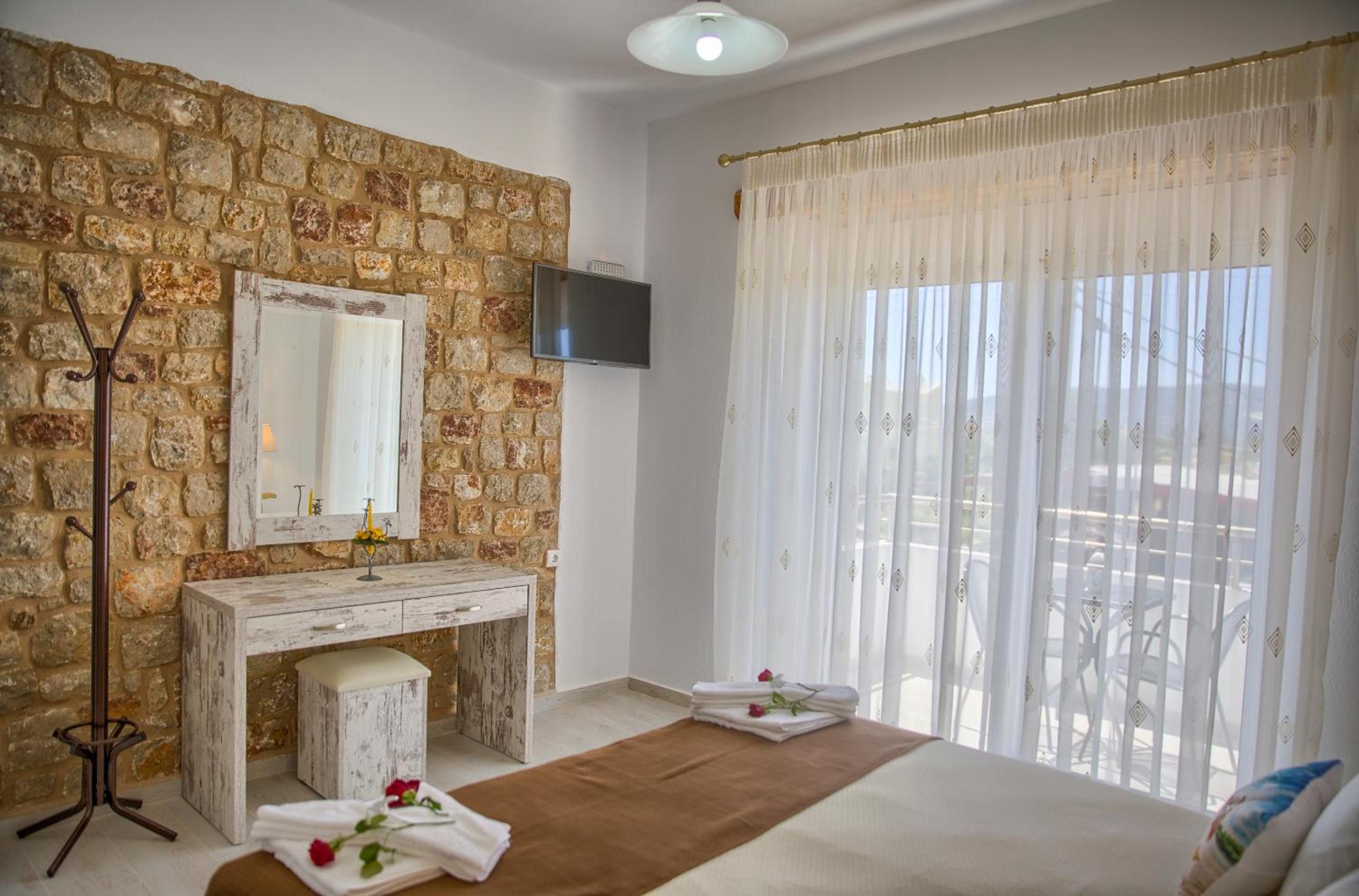 Haraki Stone Apartments