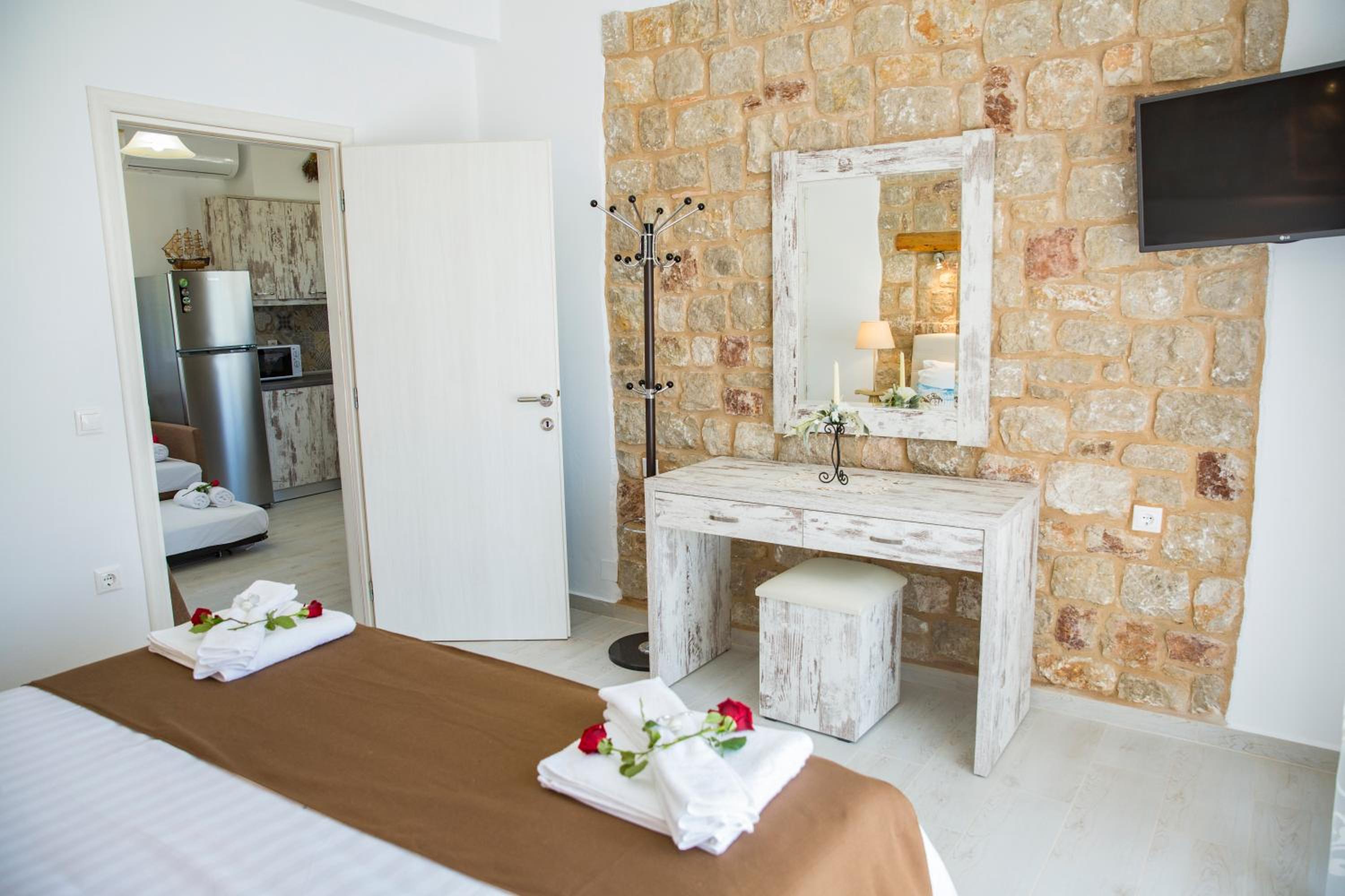 Haraki Stone Apartments