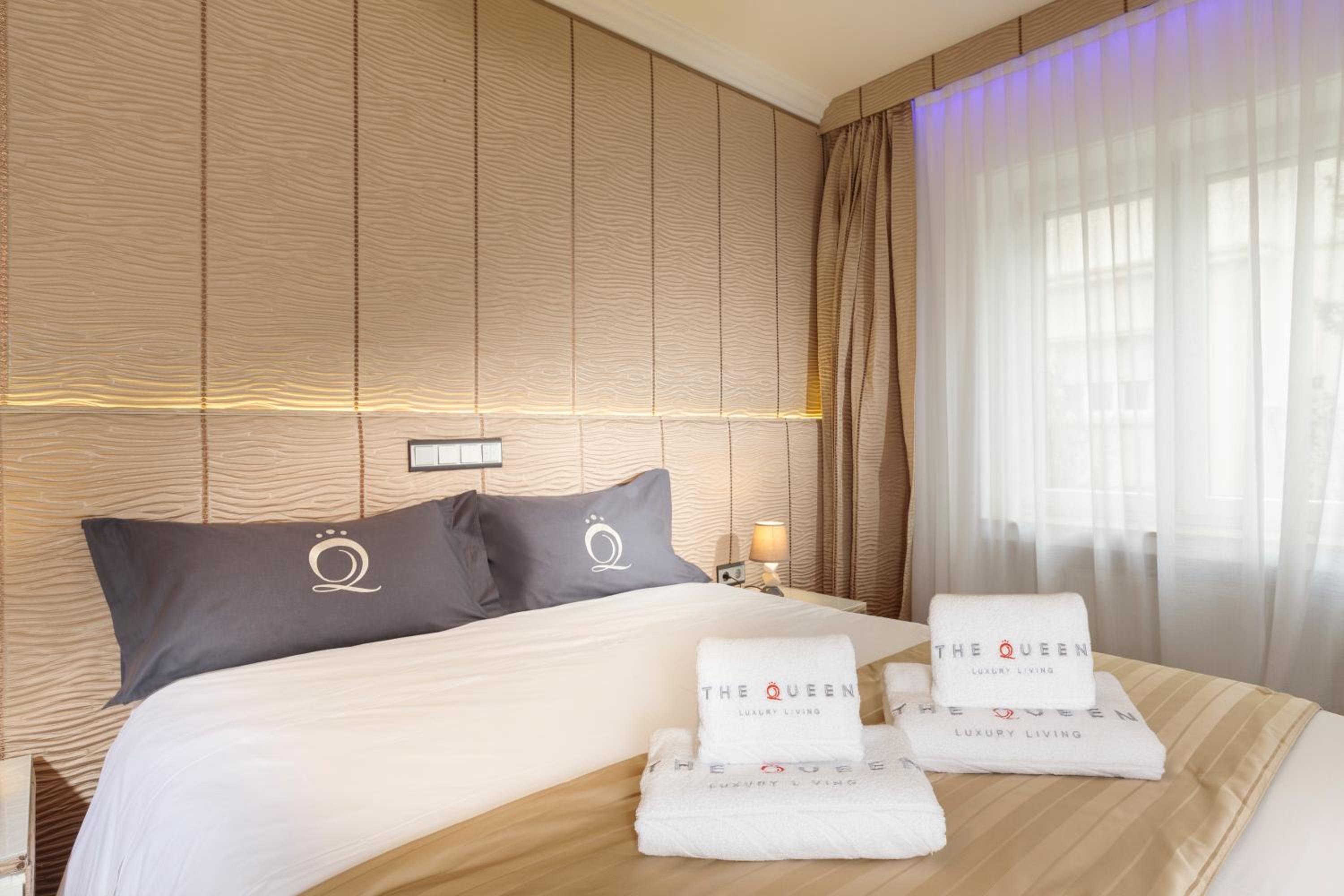 The Queen Luxury Apartments - Villa Cortina
