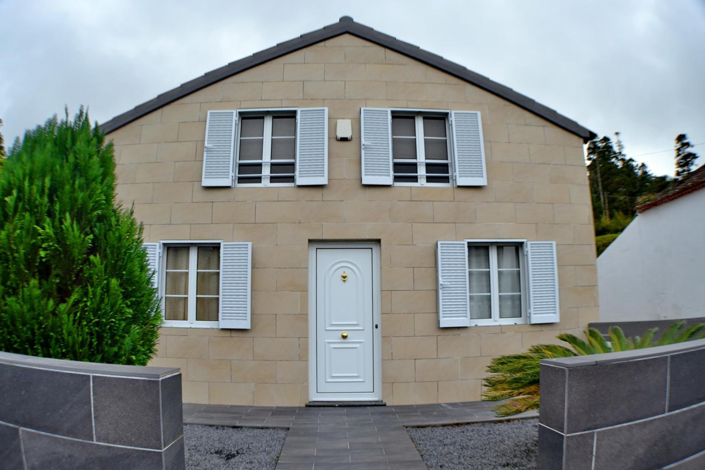 LAGOON'S HOUSE
