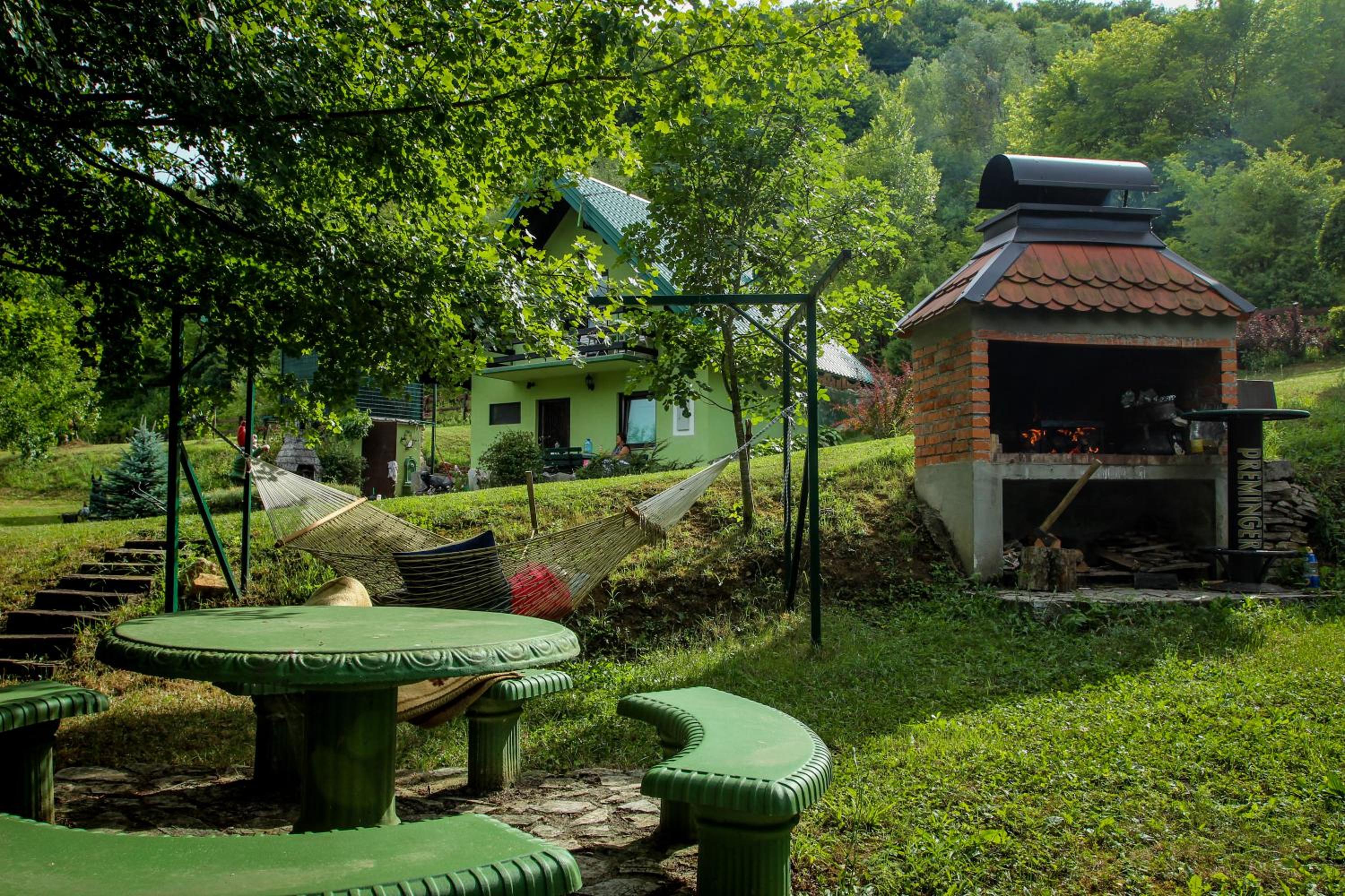 Private Riverside House on the Una River with Private Beach