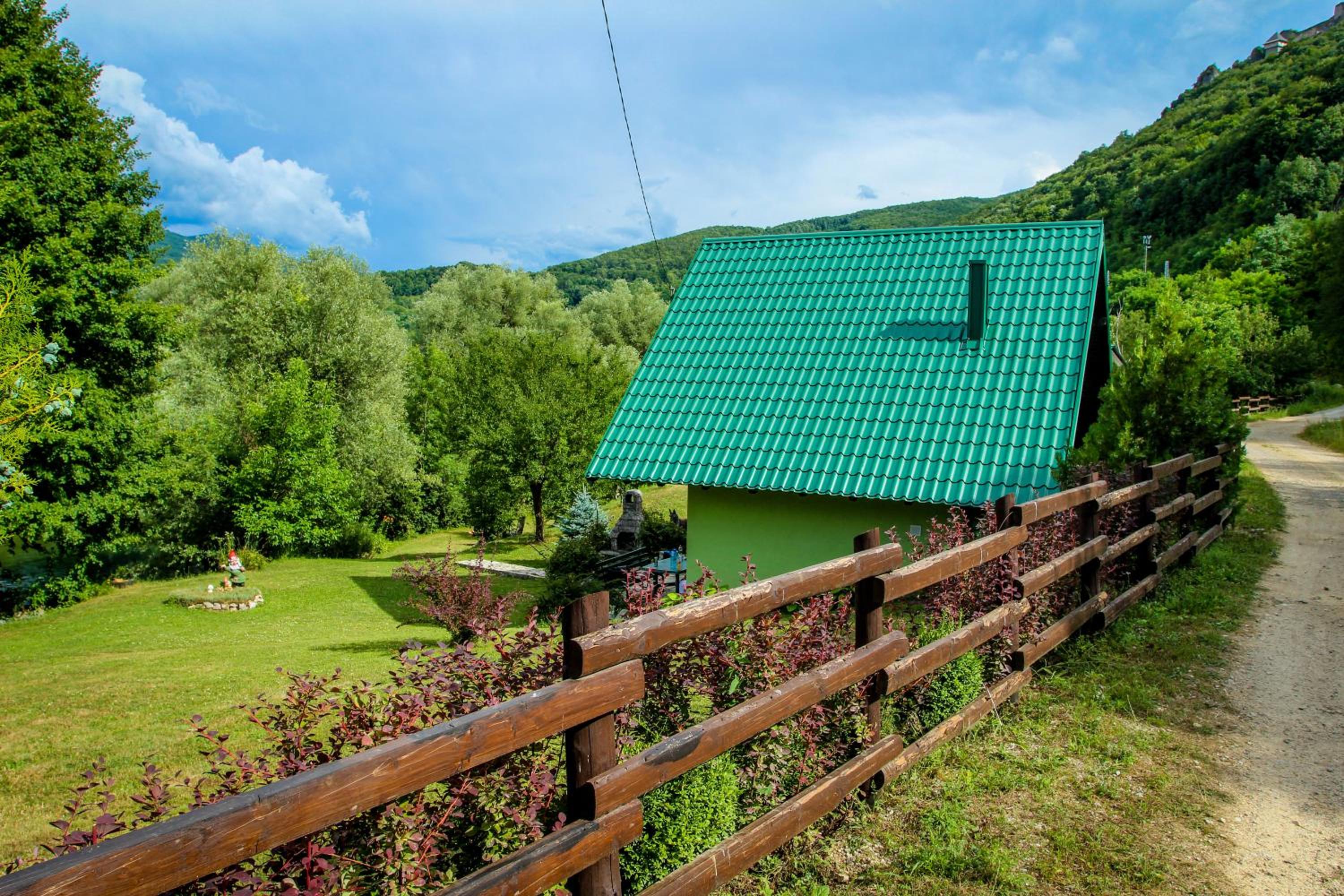 Private Riverside House on the Una River with Private Beach