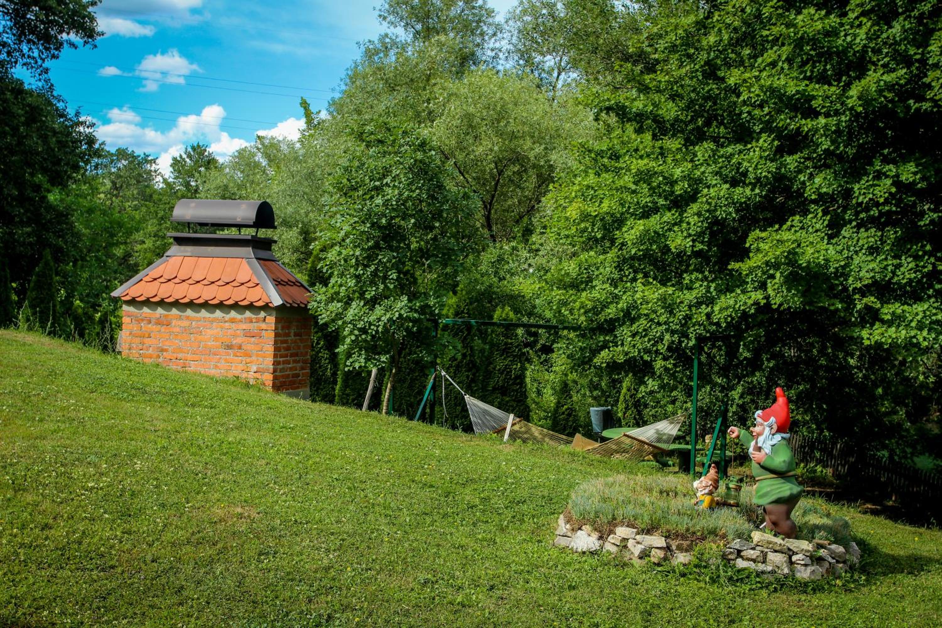 Private Riverside House on the Una River with Private Beach