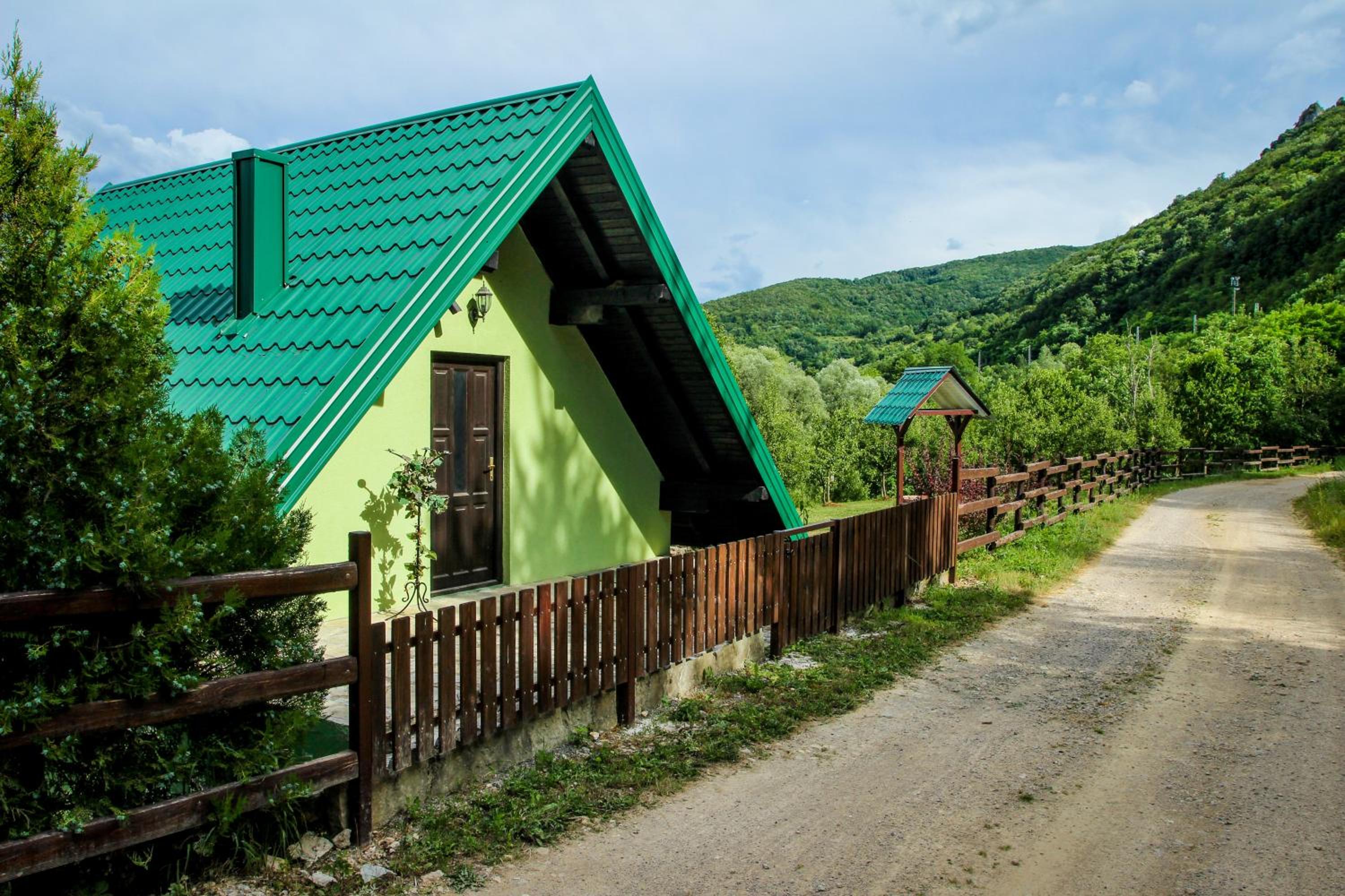 Private Riverside House on the Una River with Private Beach