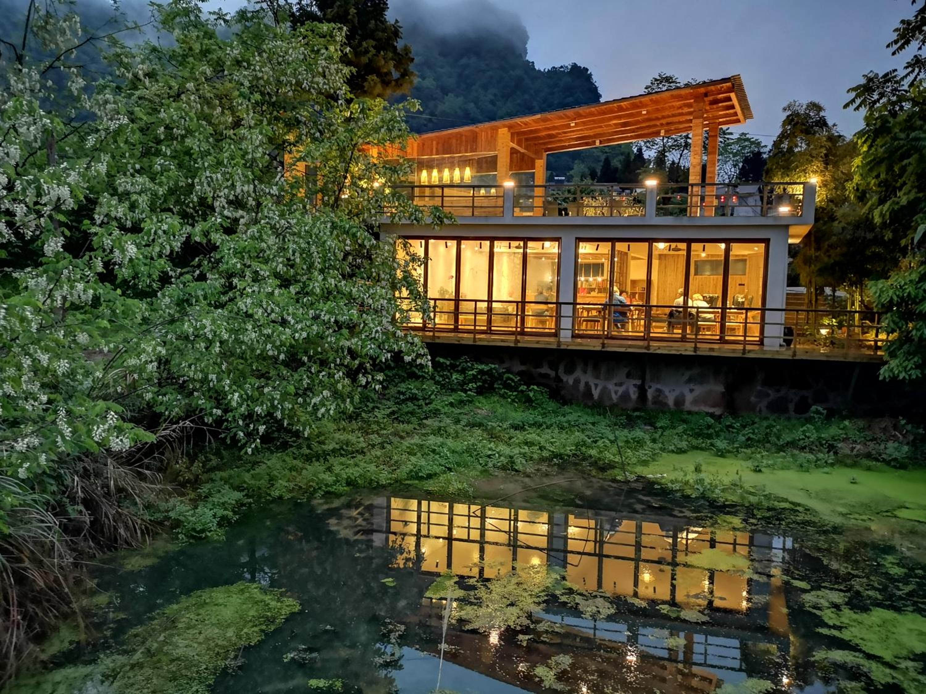 Zhangjiajie national park Purespace --2nights 1free pick-up&book tickets&5min to park