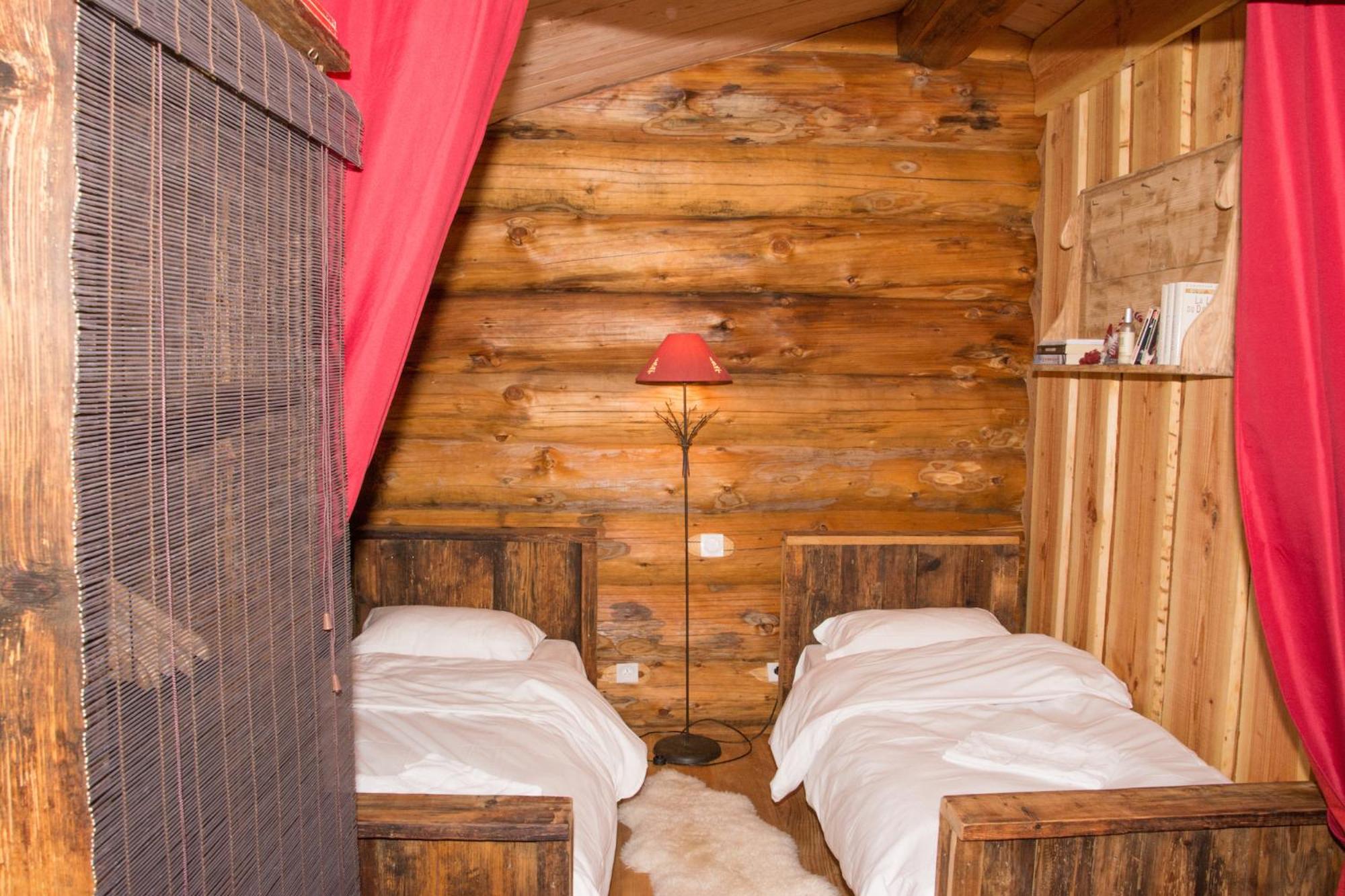 Les Cabanes Du Saleve