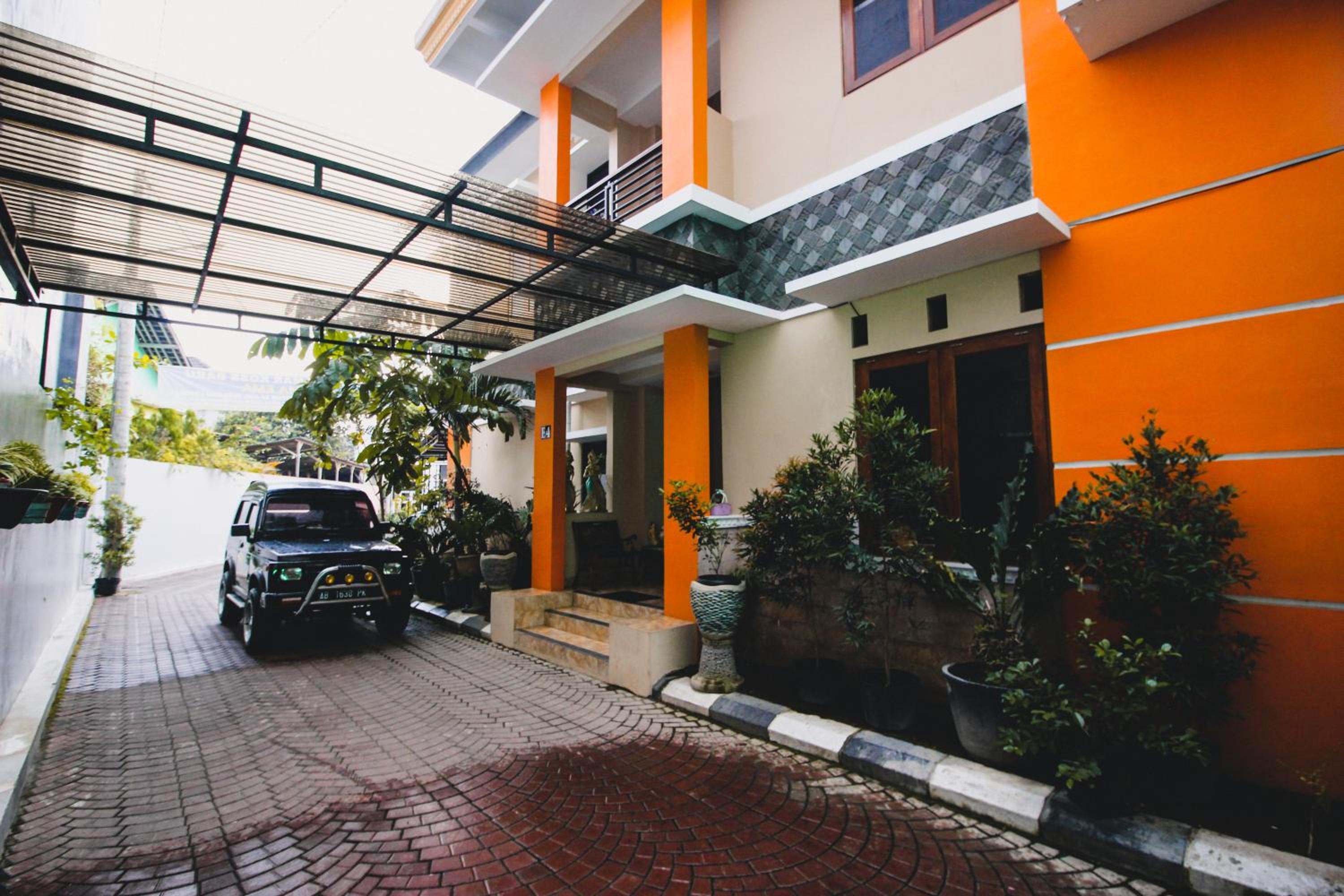 RedDoorz Plus @ Pogung Raya