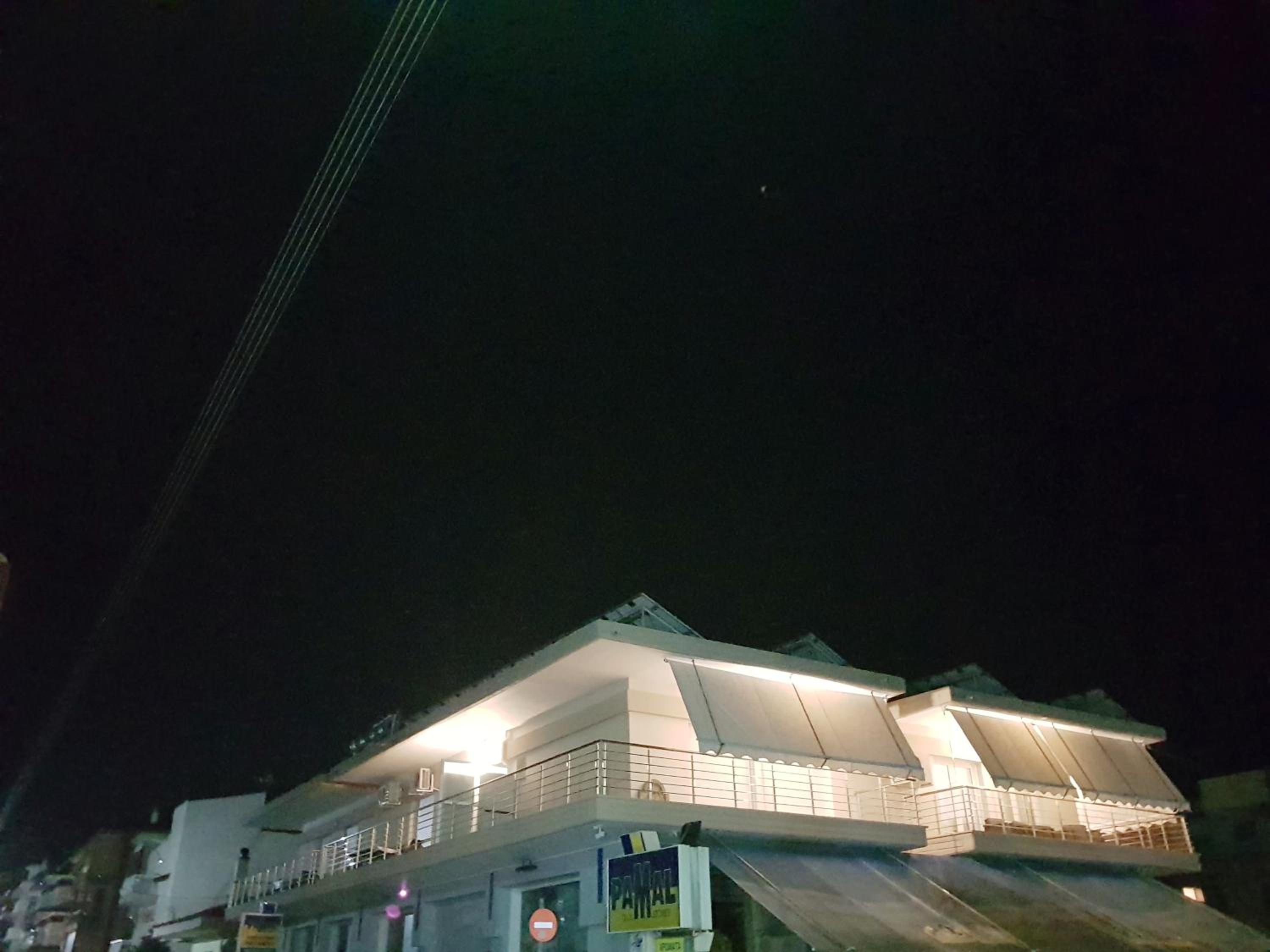 Deluxe Eleanna photo 1