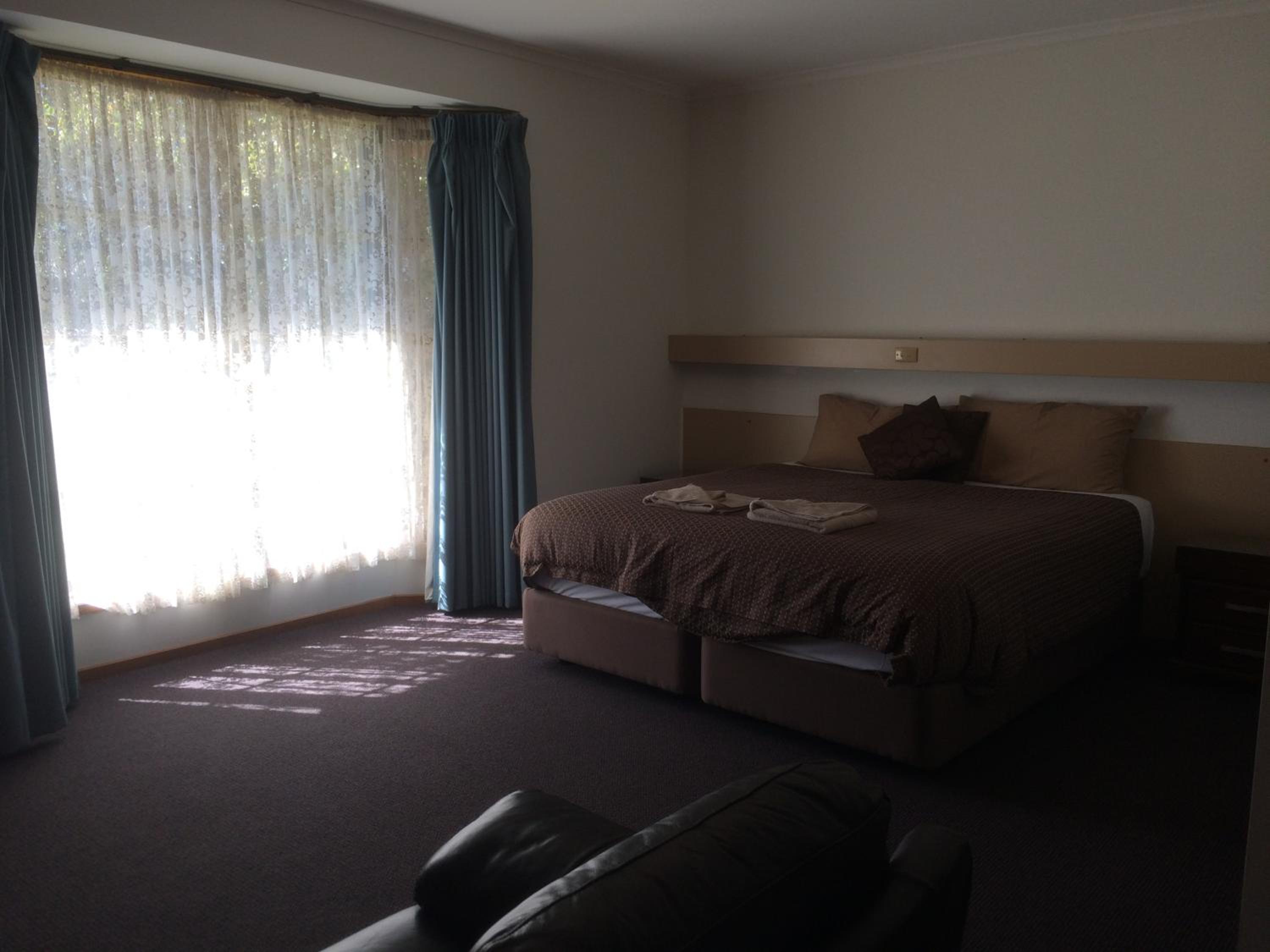 Ambassador Motor Inn