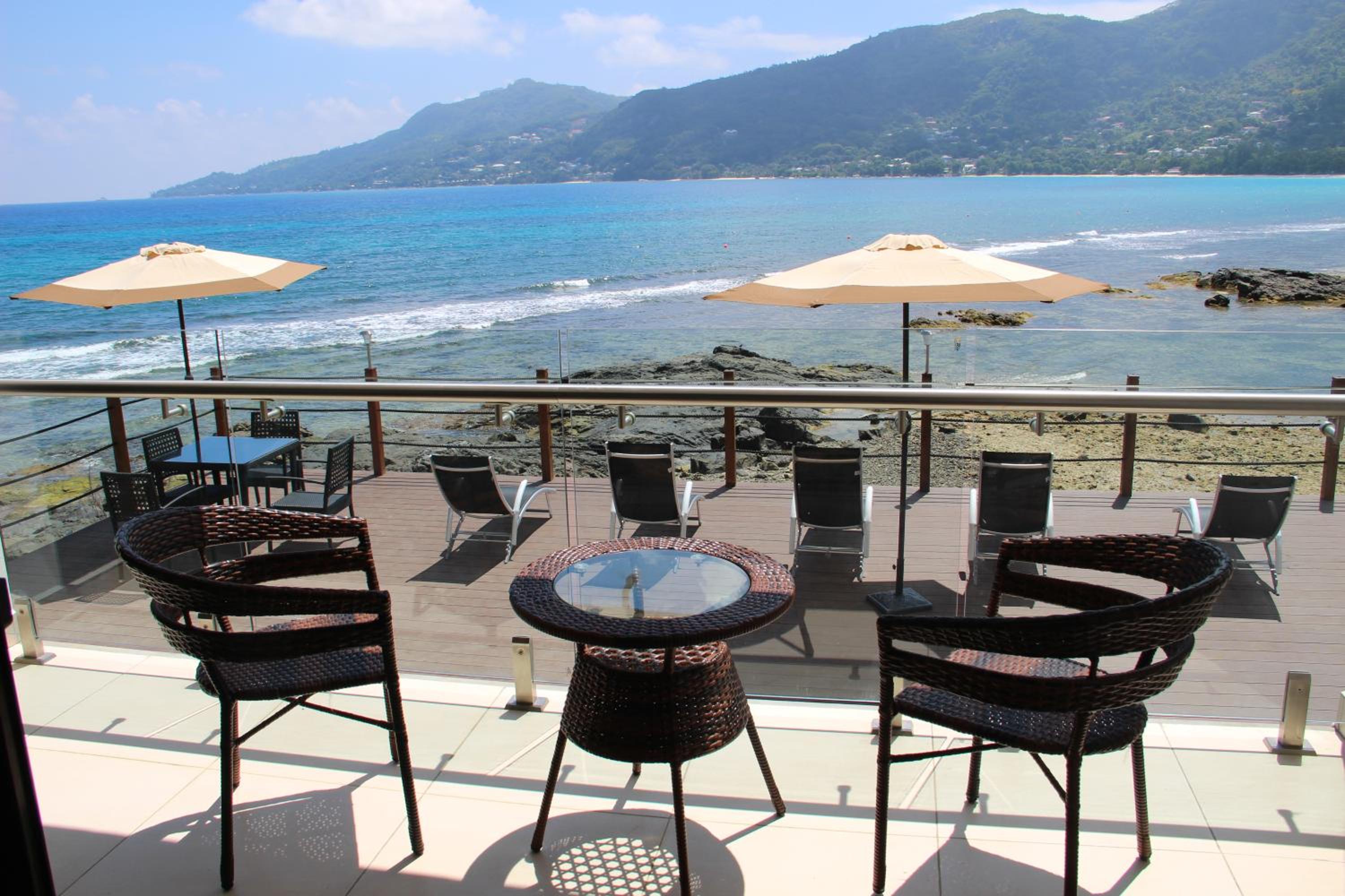 Surfers Cove Apartments photo 2