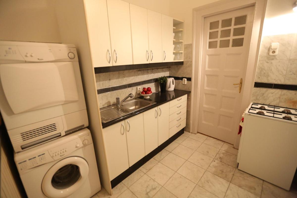 d.Five Classic Luxury Apartment