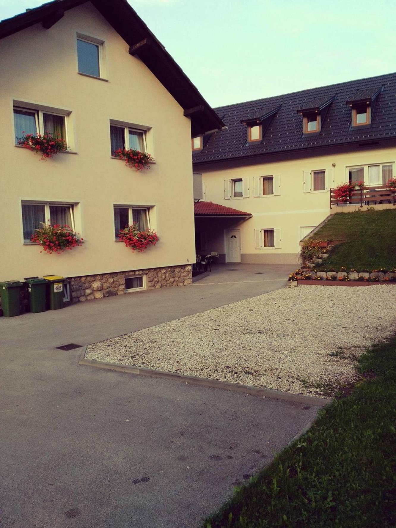 Apartmaji Pri Kokolu