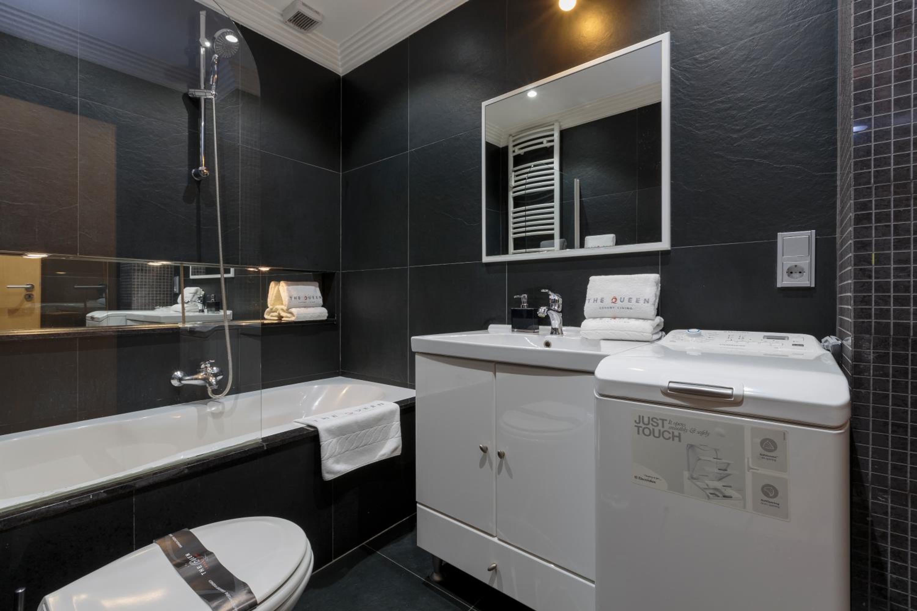 The Queen Luxury Apartments - Villa Serena