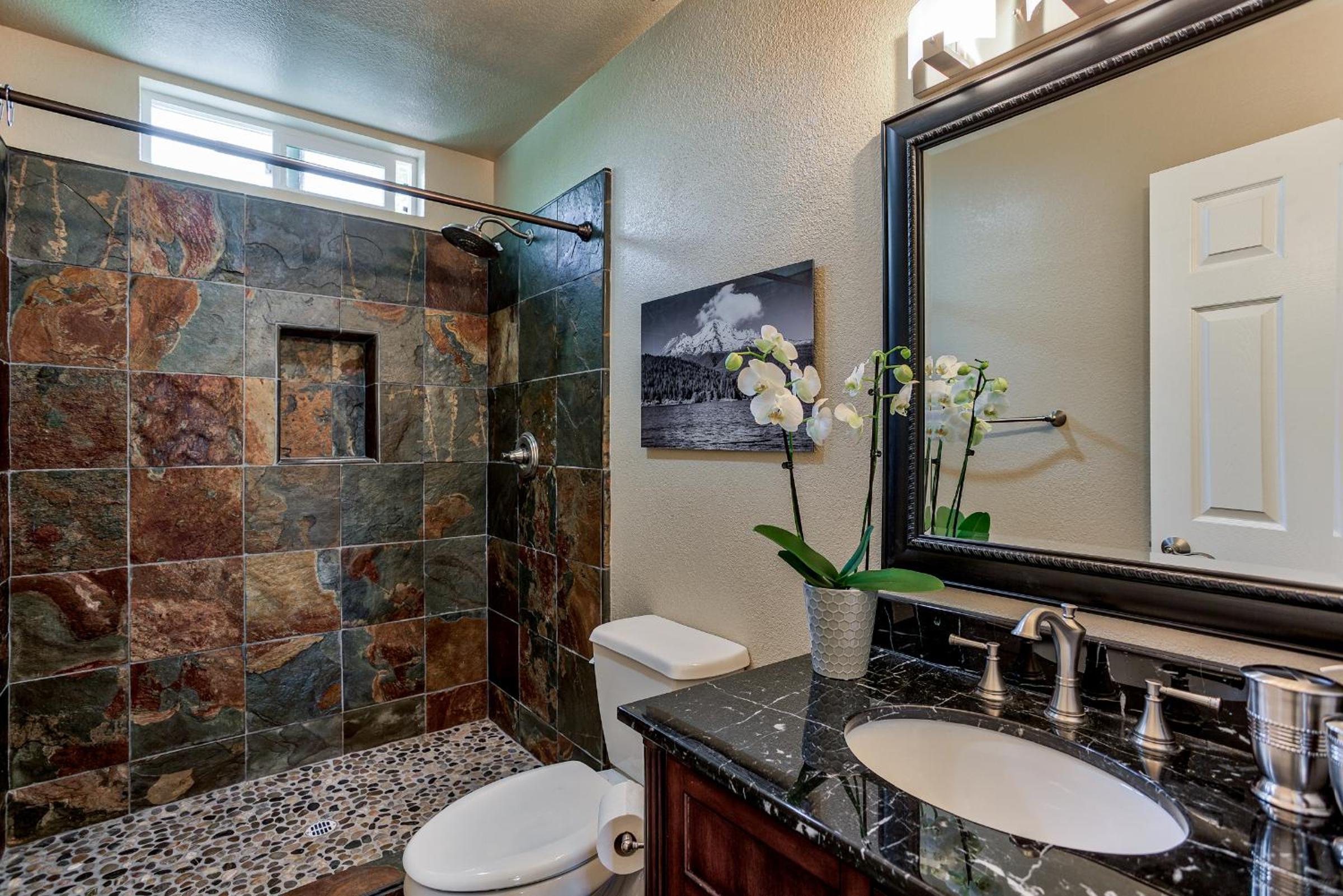 Redding Vacations - Hope Inn Redding - Property Image 20