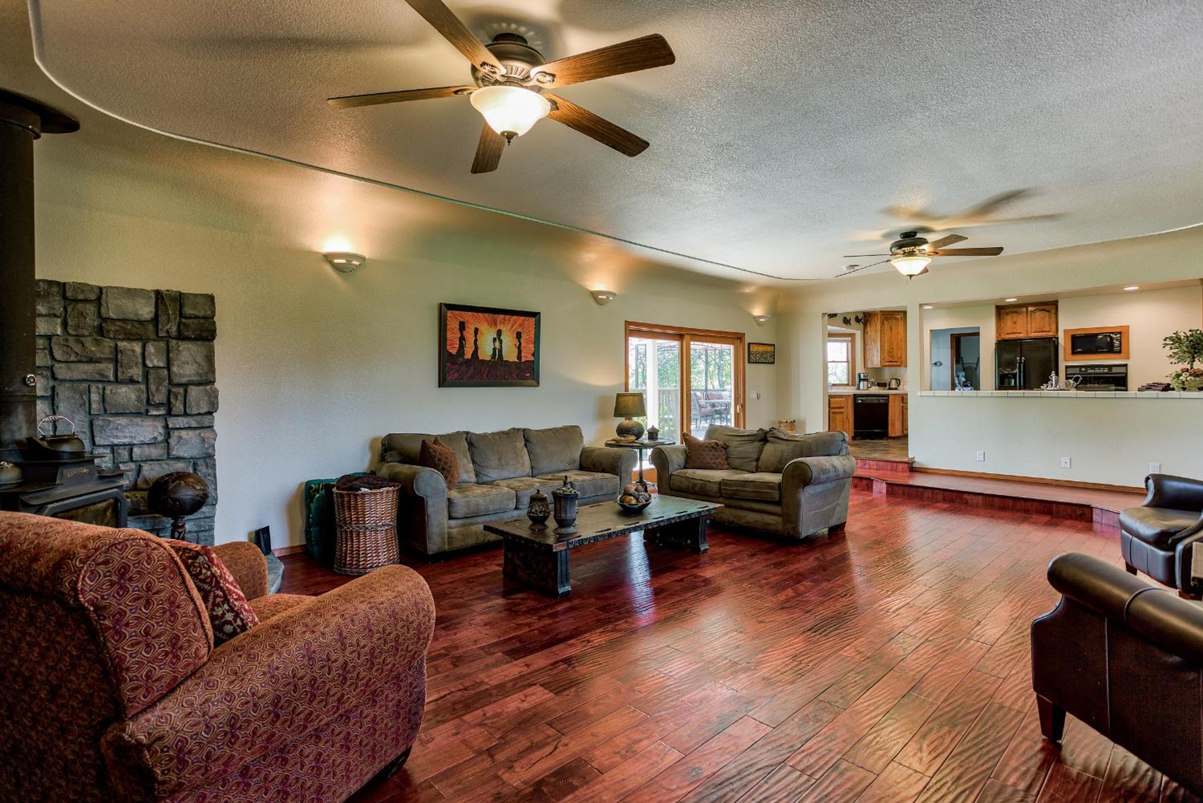 Redding Vacations - Hope Inn Redding - Property Image 7