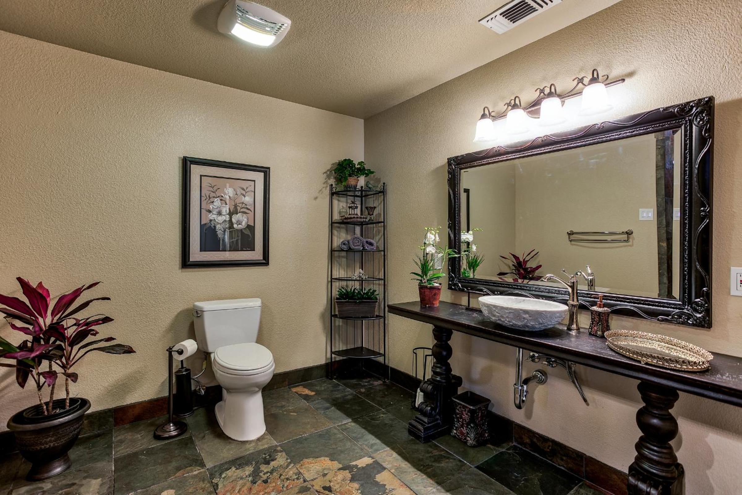 Redding Vacations - Hope Inn Redding - Property Image 33