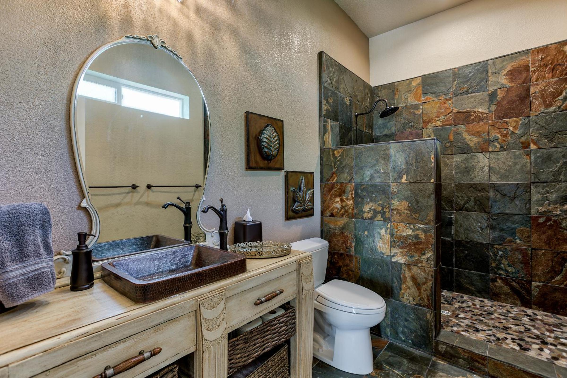 Redding Vacations - Hope Inn Redding - Property Image 25