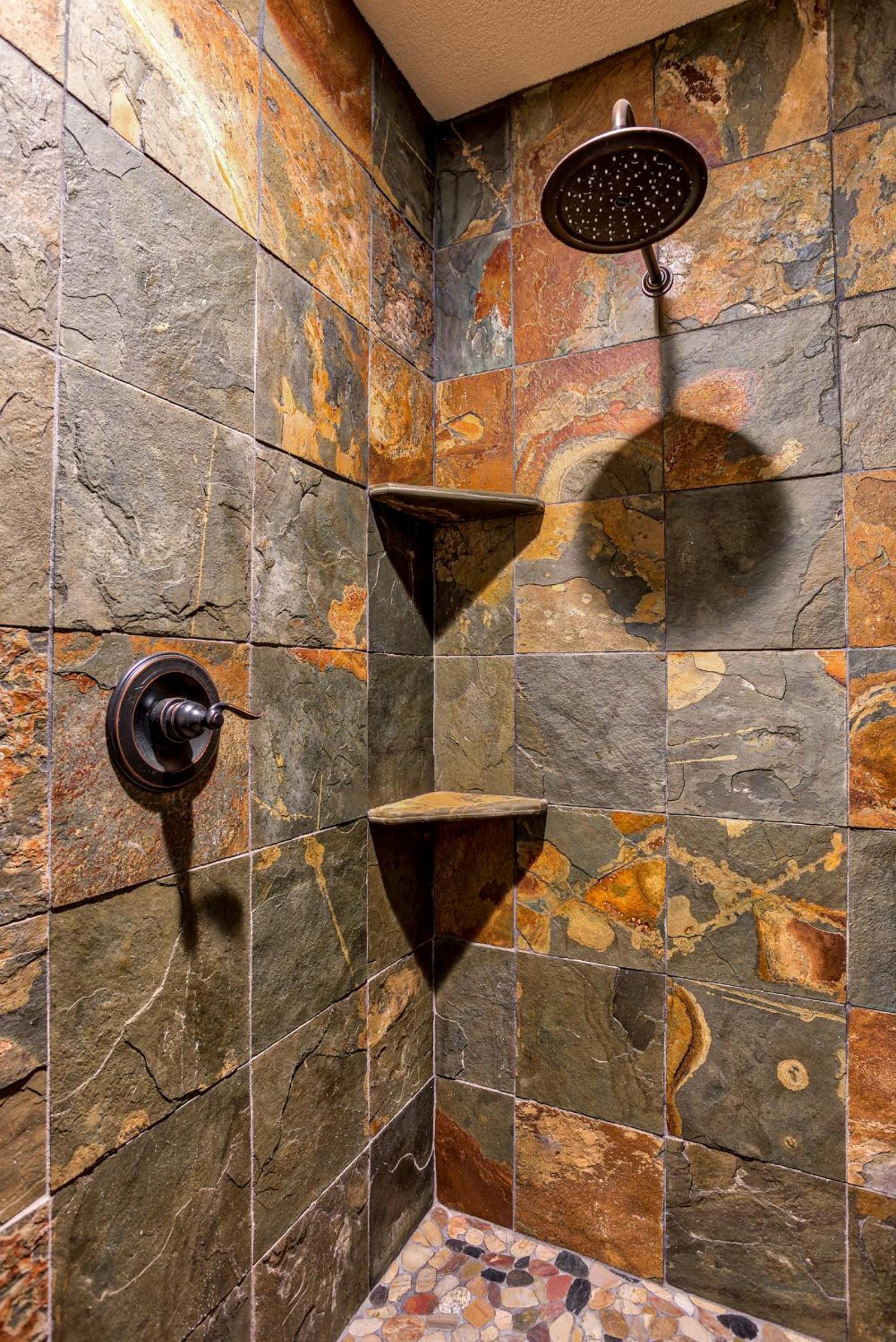 Redding Vacations - Hope Inn Redding - Property Image 5