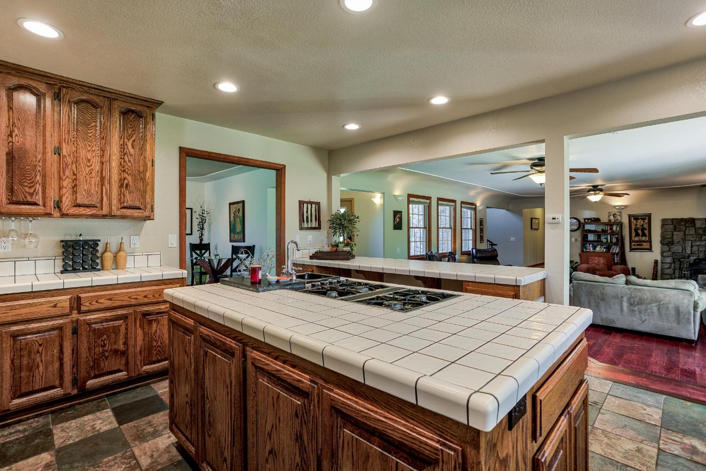 Redding Vacations - Hope Inn Redding - Property Image 8