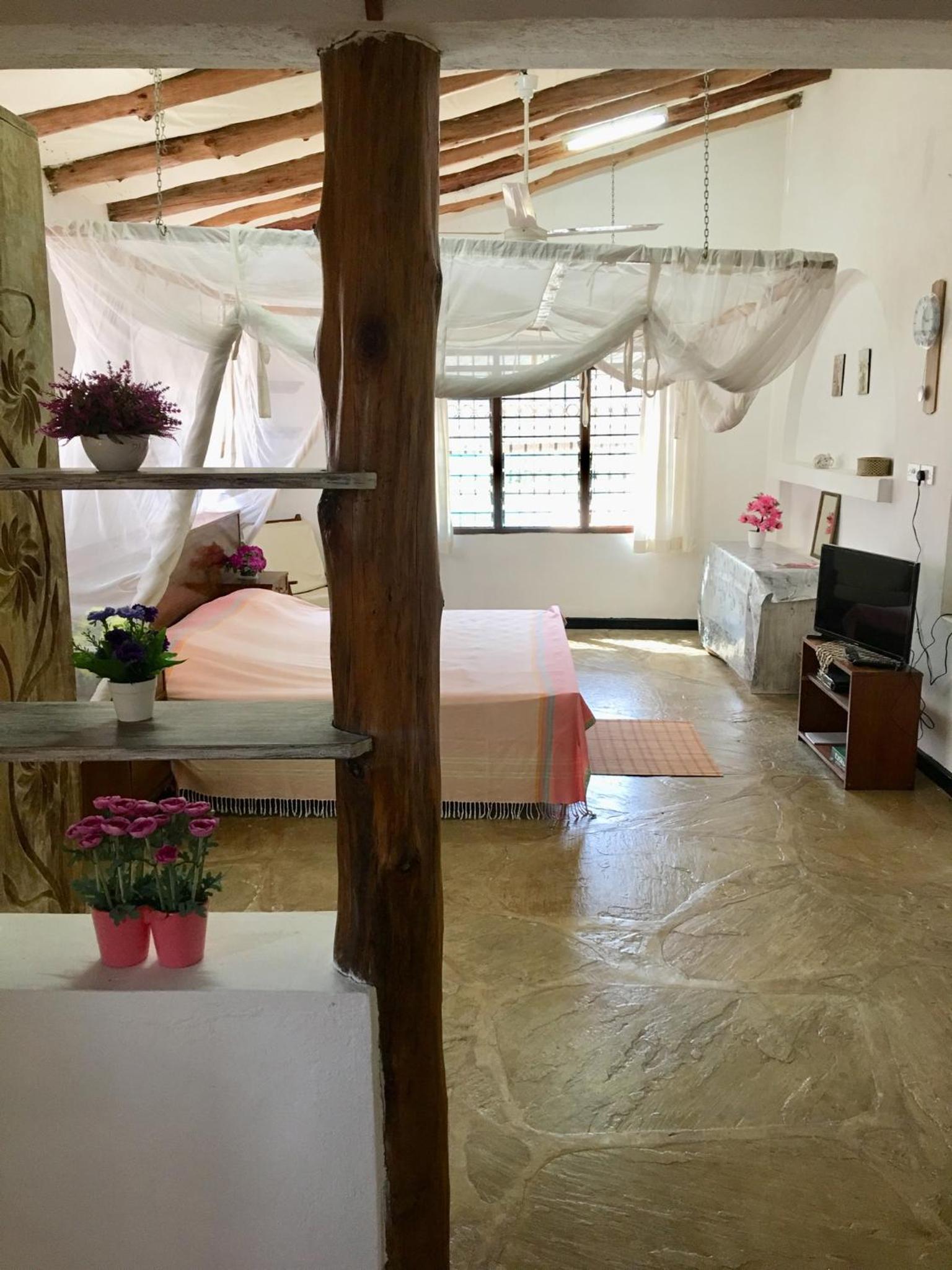 Tradewinds Lodge