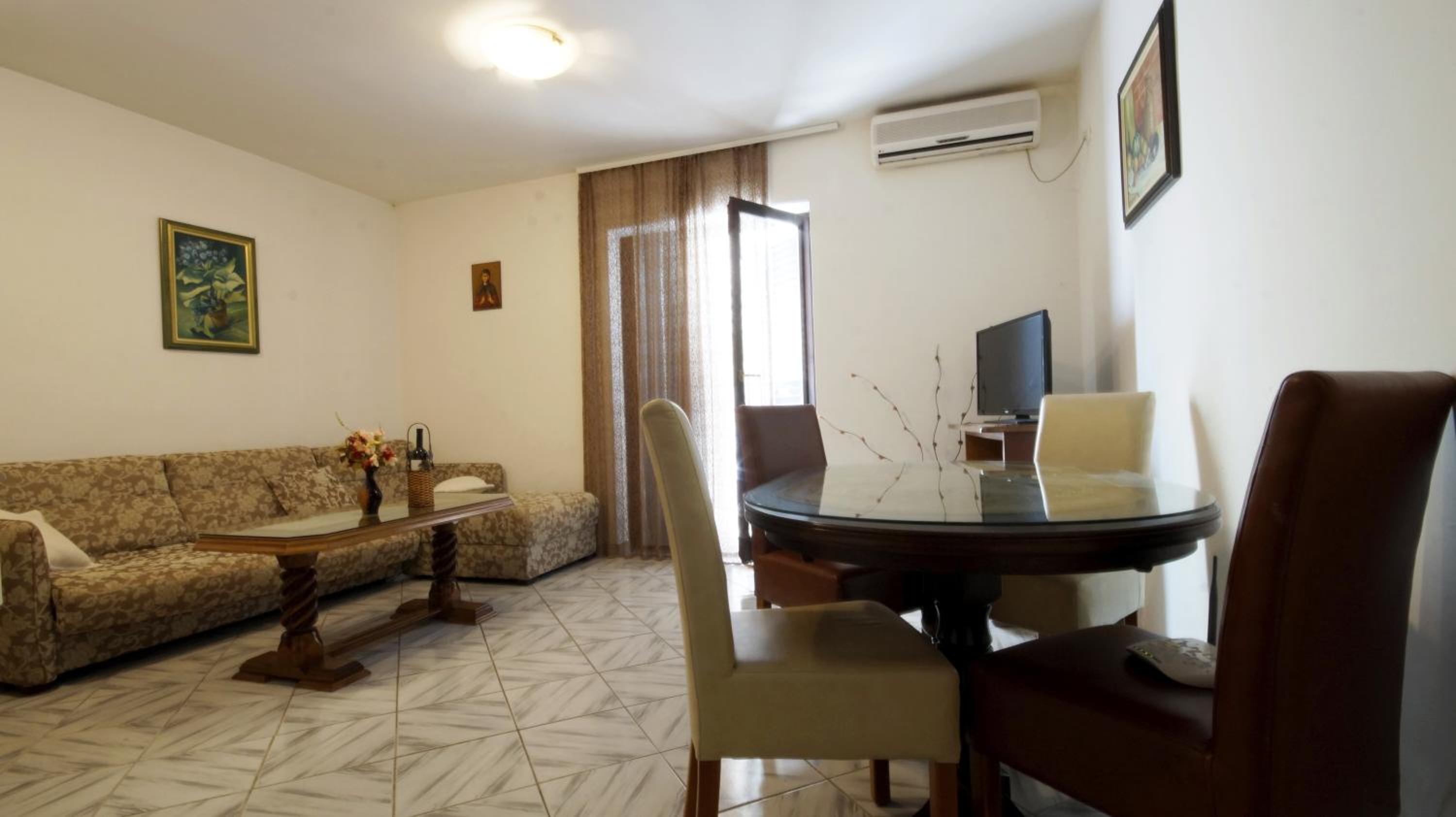 Apartment Glomazic