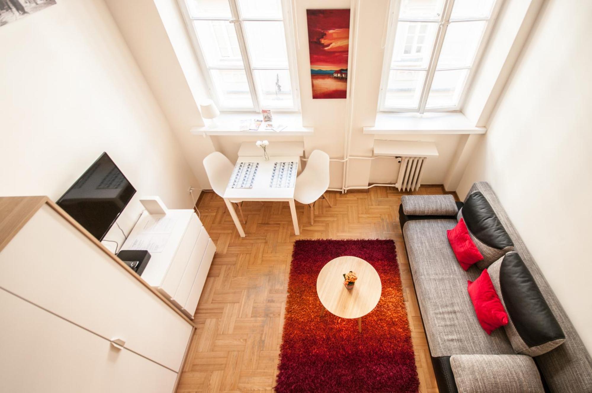 Elegant Apartment Royal Castle view 2