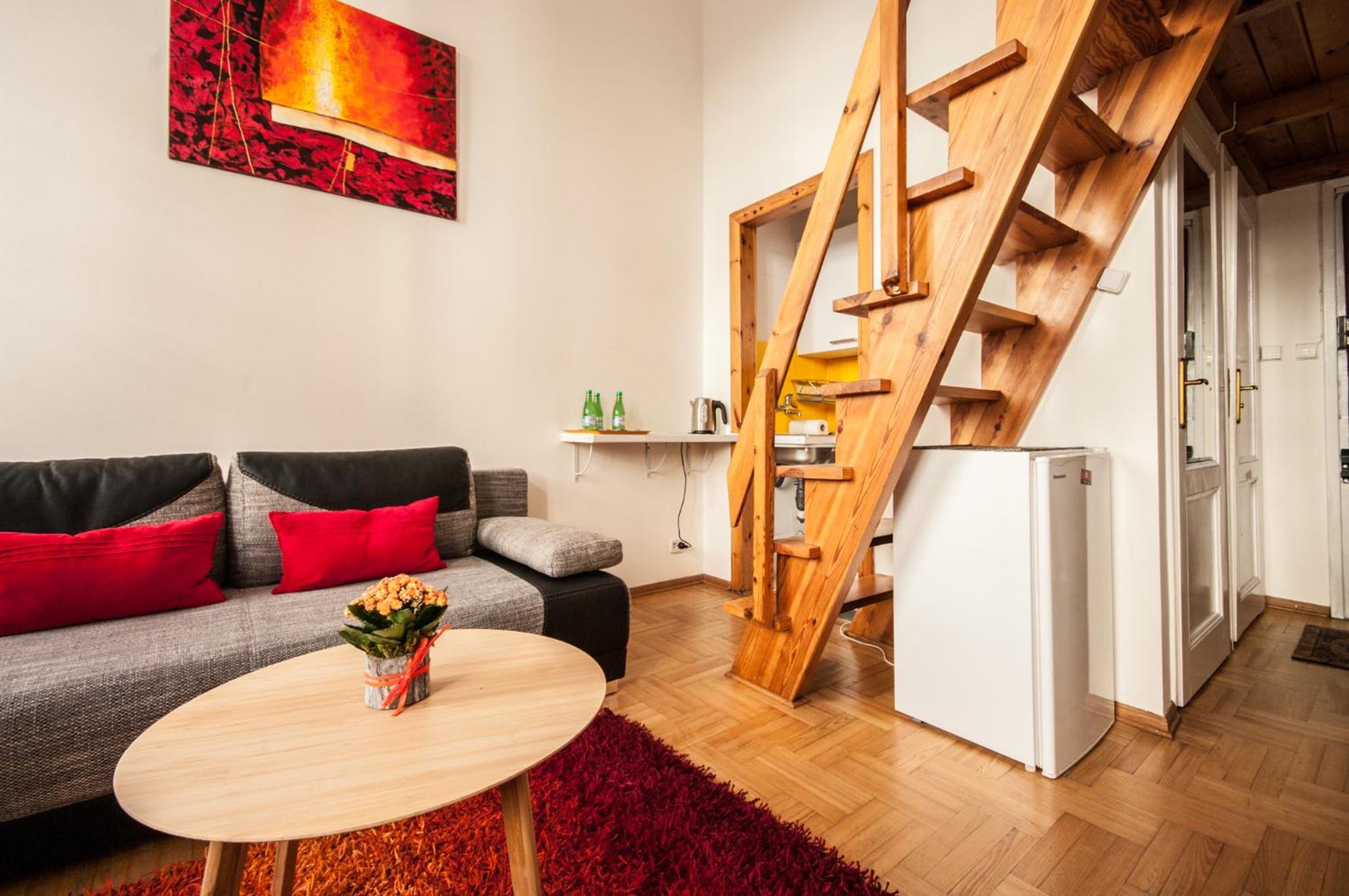 Elegant Apartment Royal Castle view 3