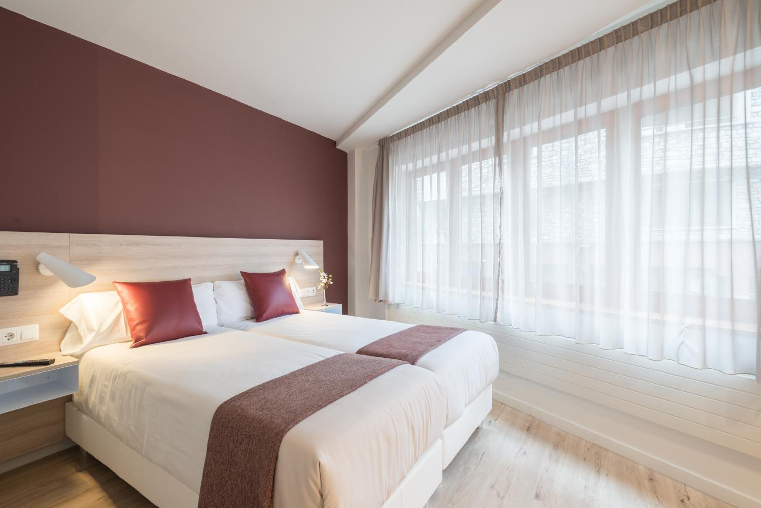 Hotel & Aparthotel Cosmos - Image 1