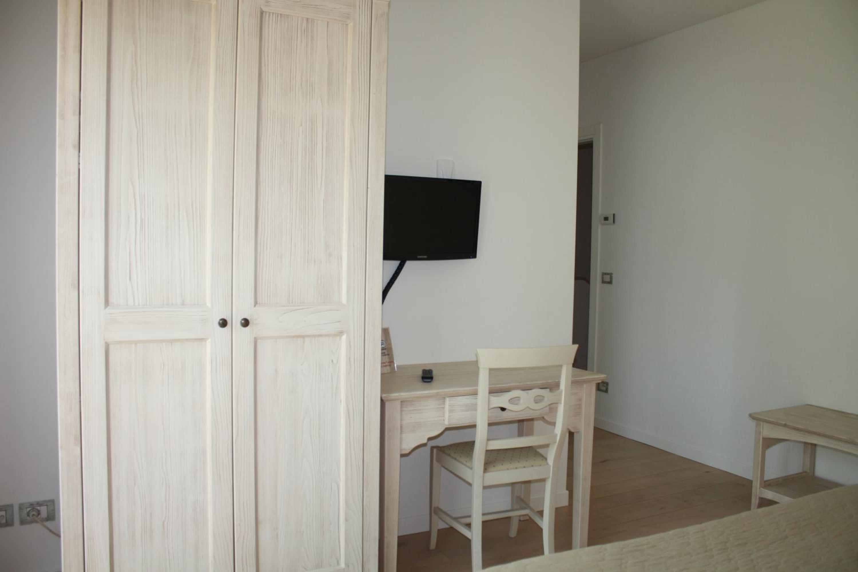 Elis' Rooms