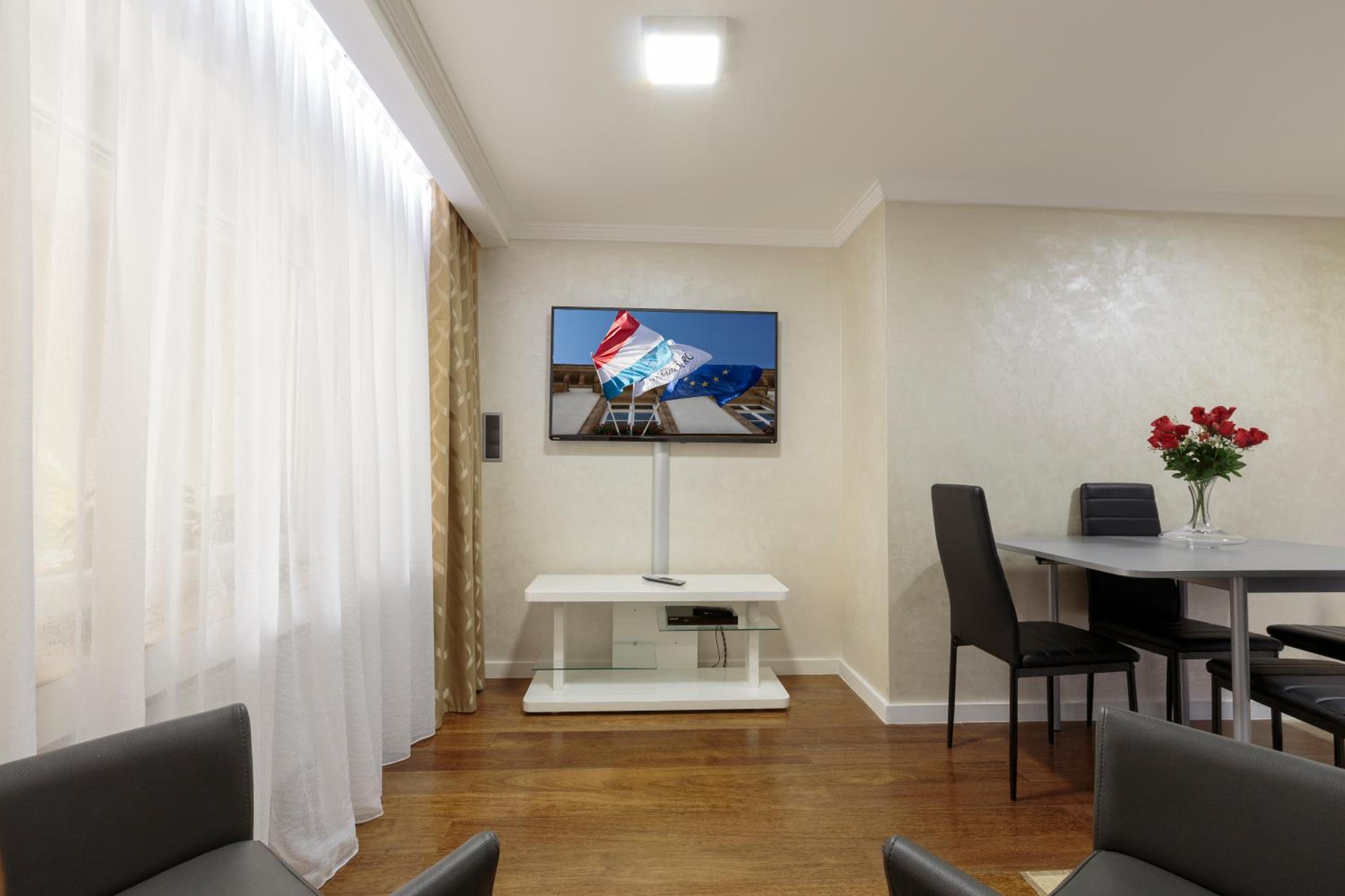 The Queen Luxury Apartments - Villa Vinicia