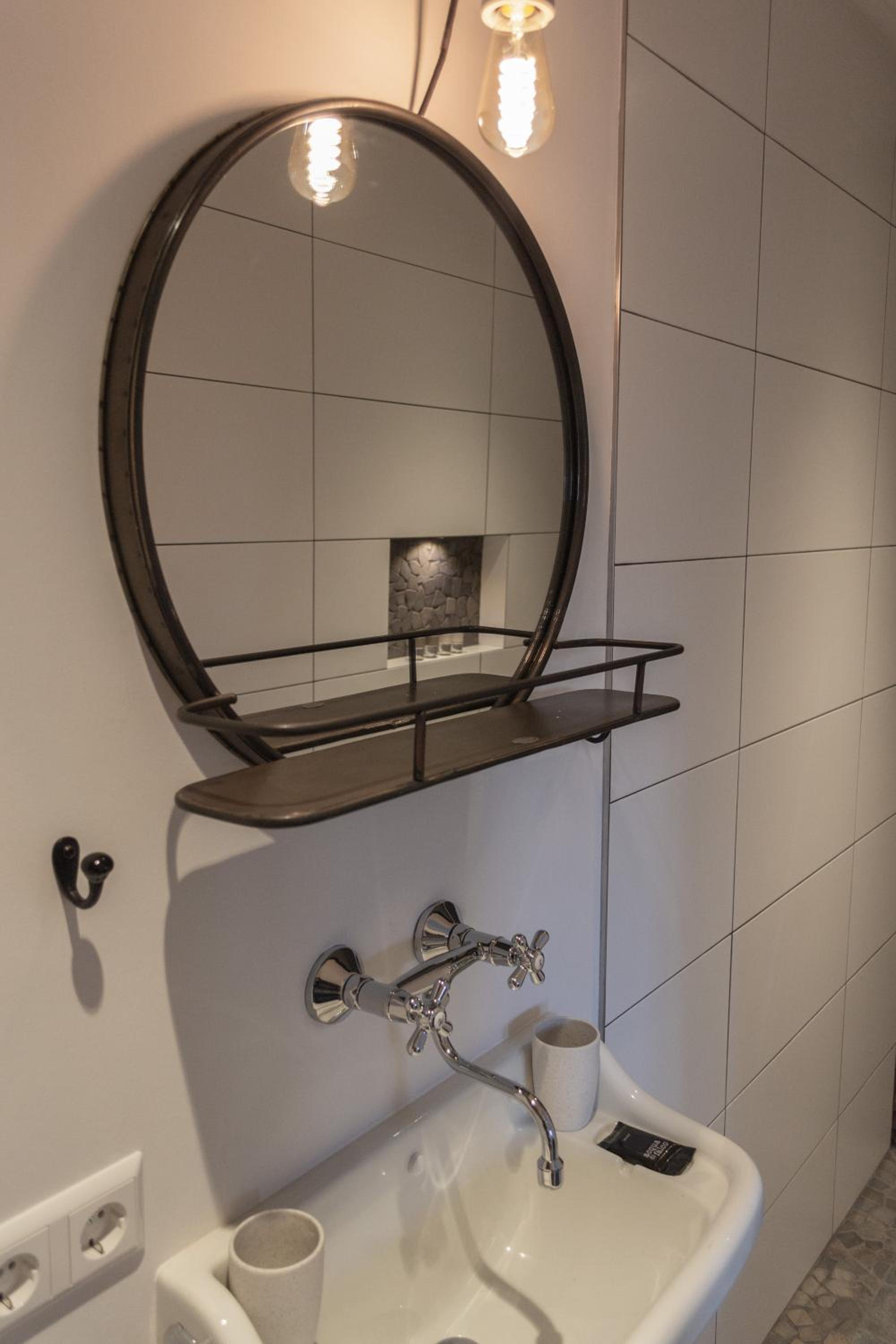 Photo 9