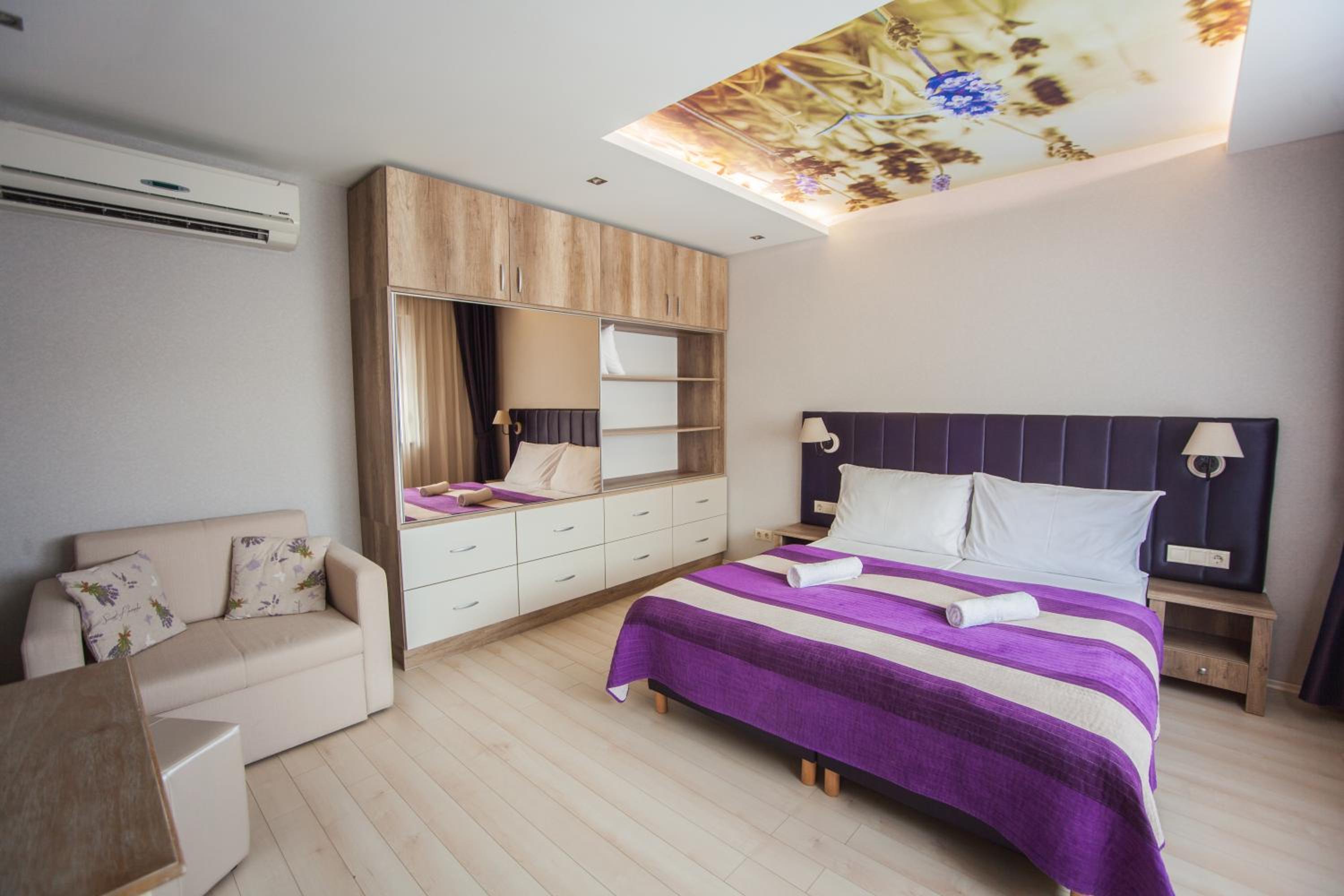 Levendula Apartmanház view 5