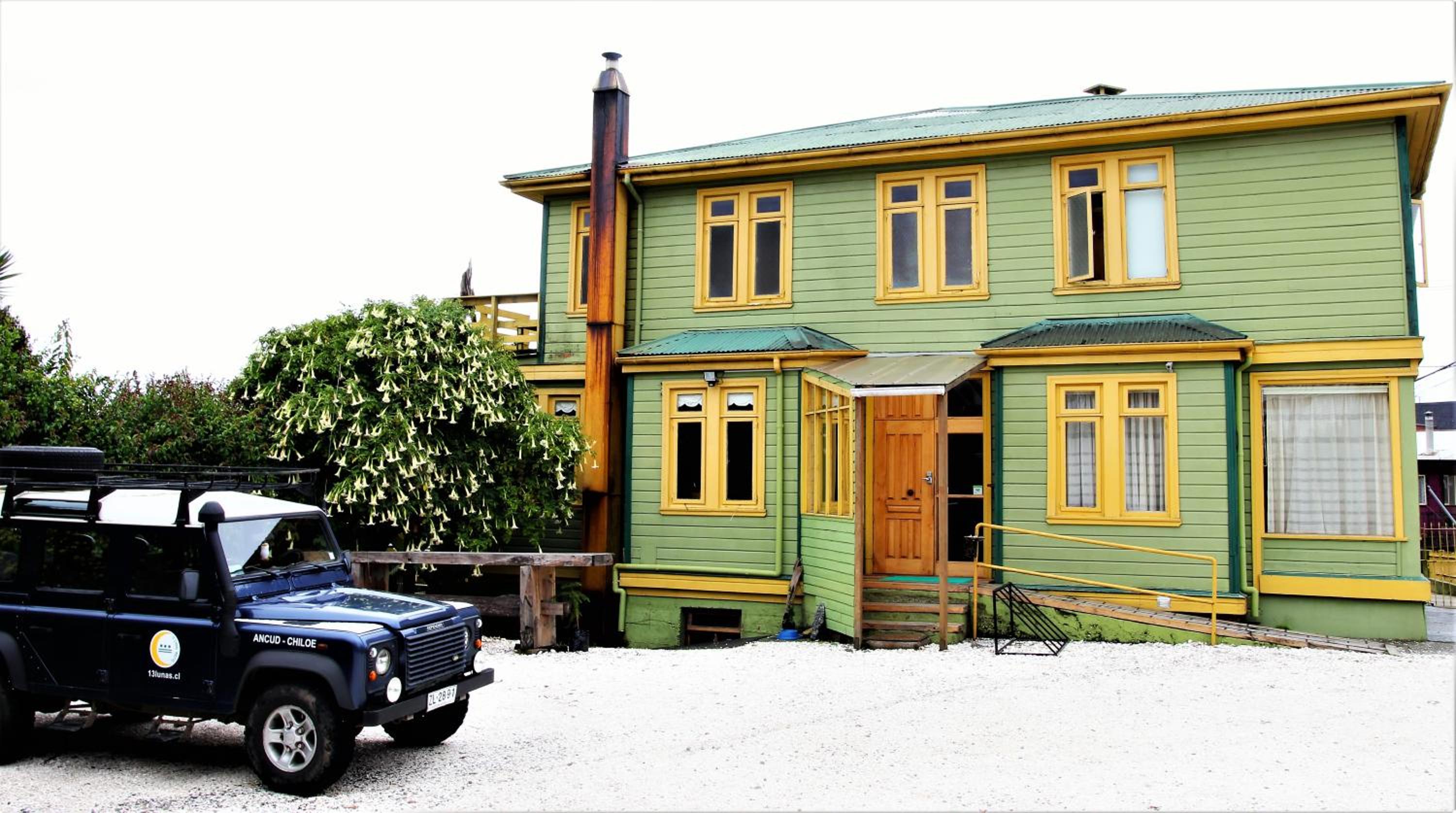 13 Lunas Hostel