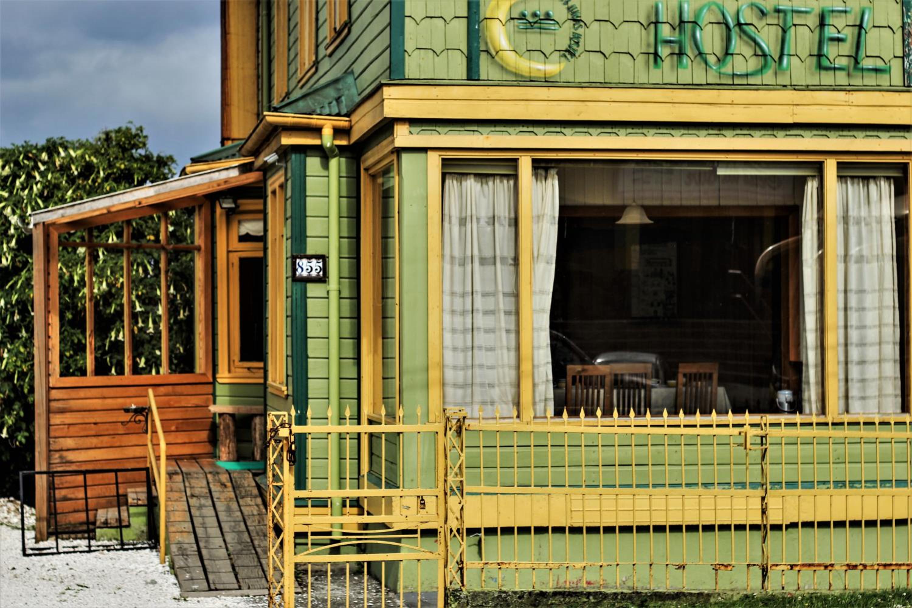 13 Lunas Hostel