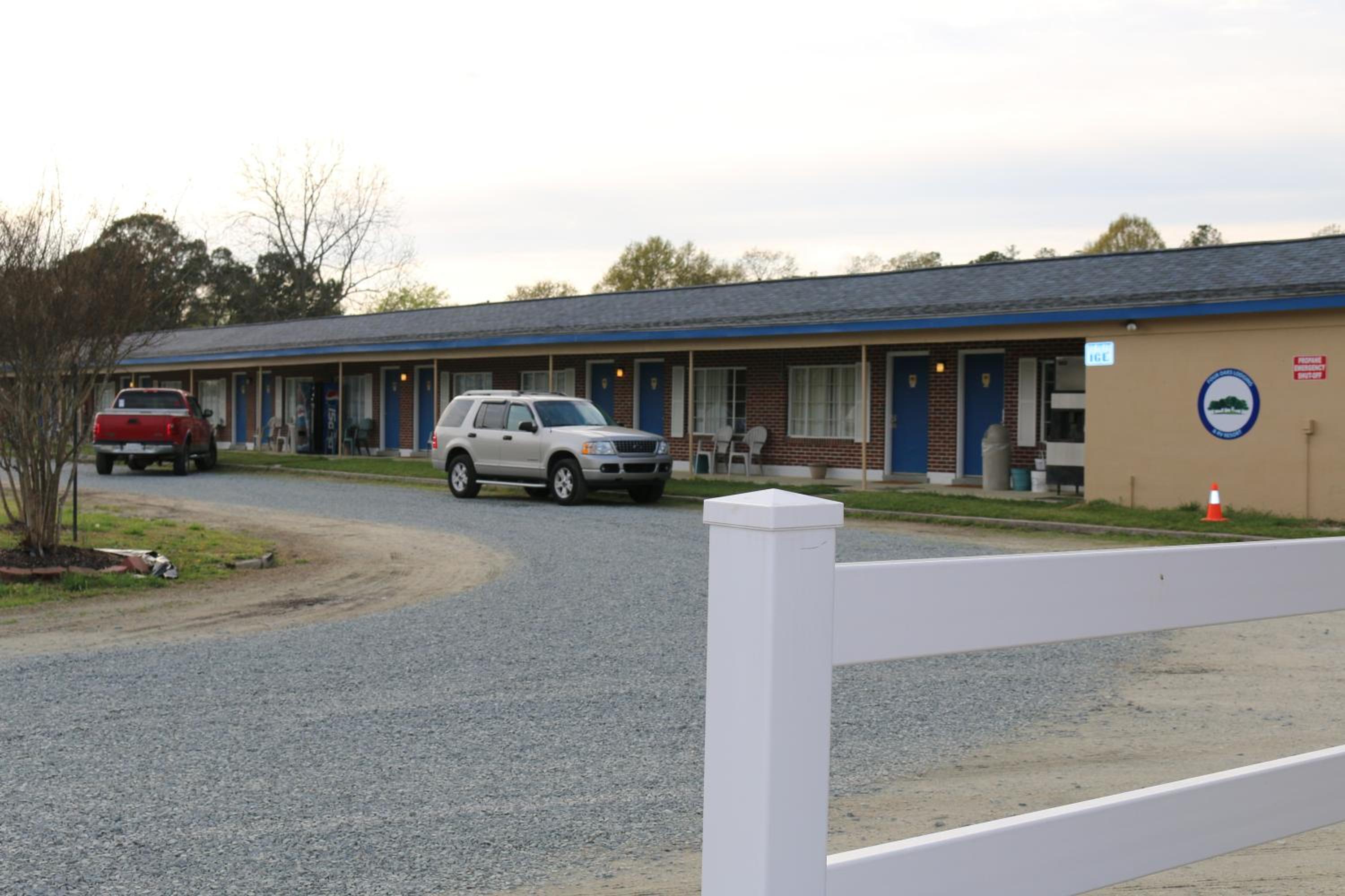 Four Oaks Lodging