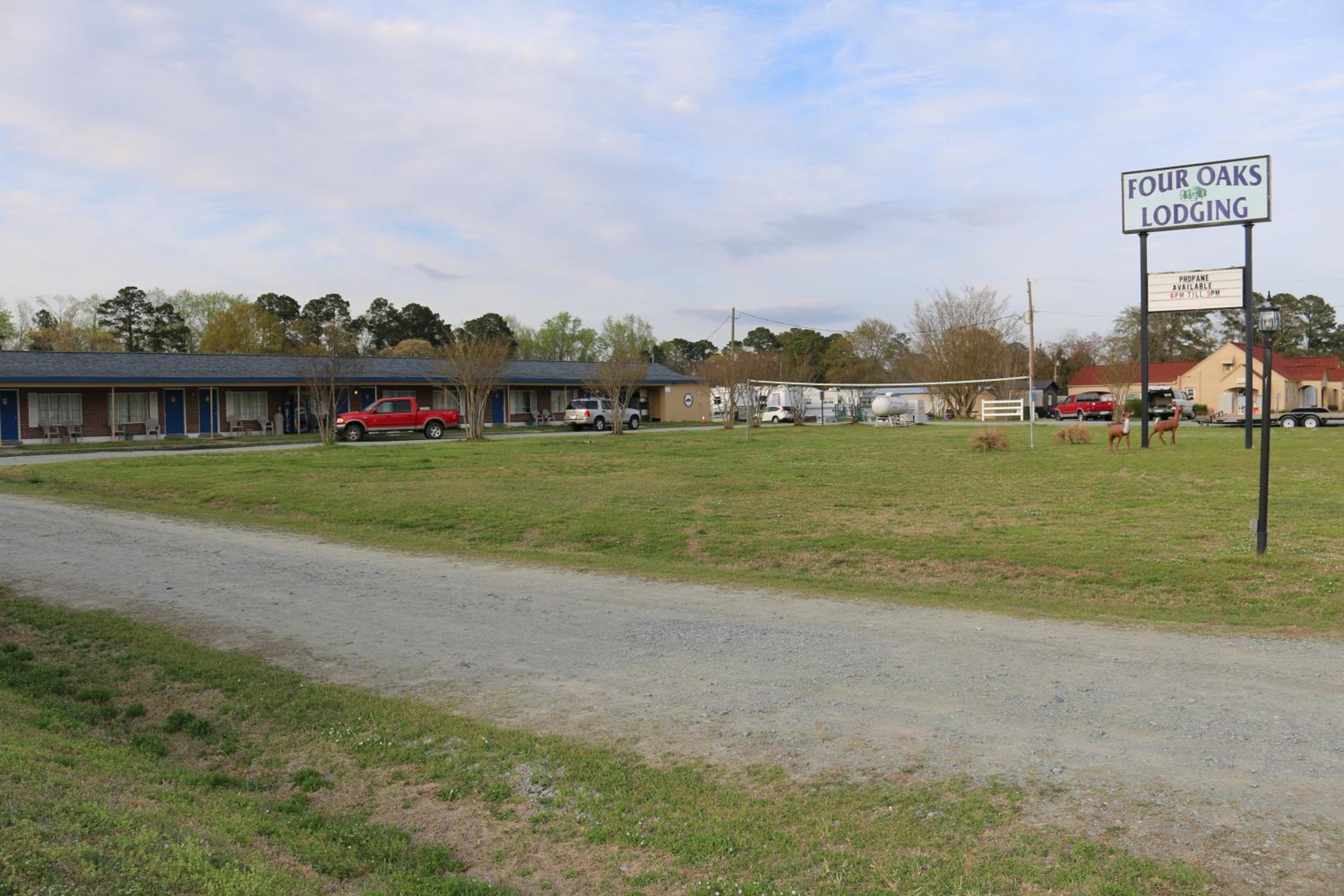 Four Oaks Lodging