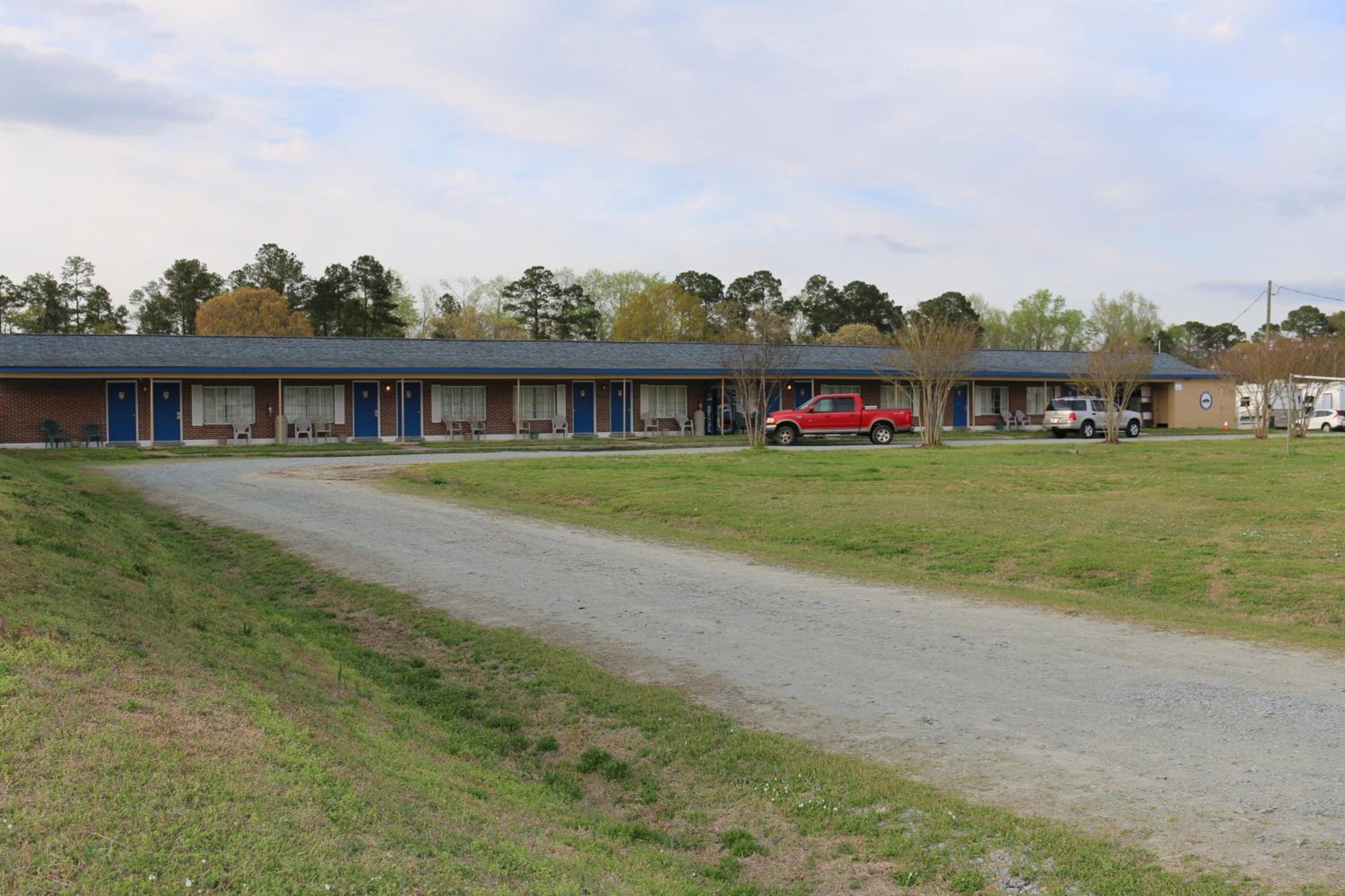 Four Oaks Lodging