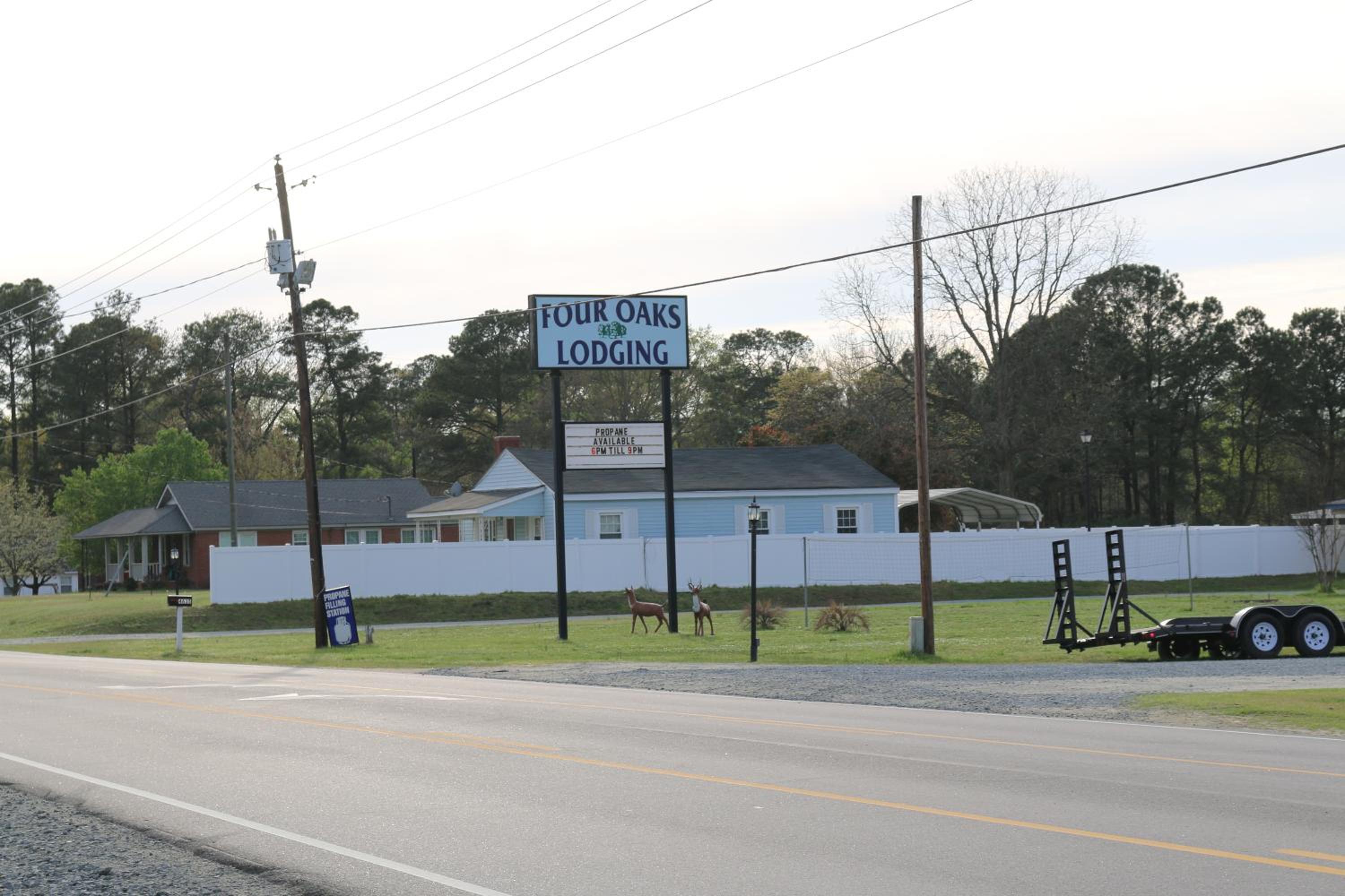 Four Oaks Lodging