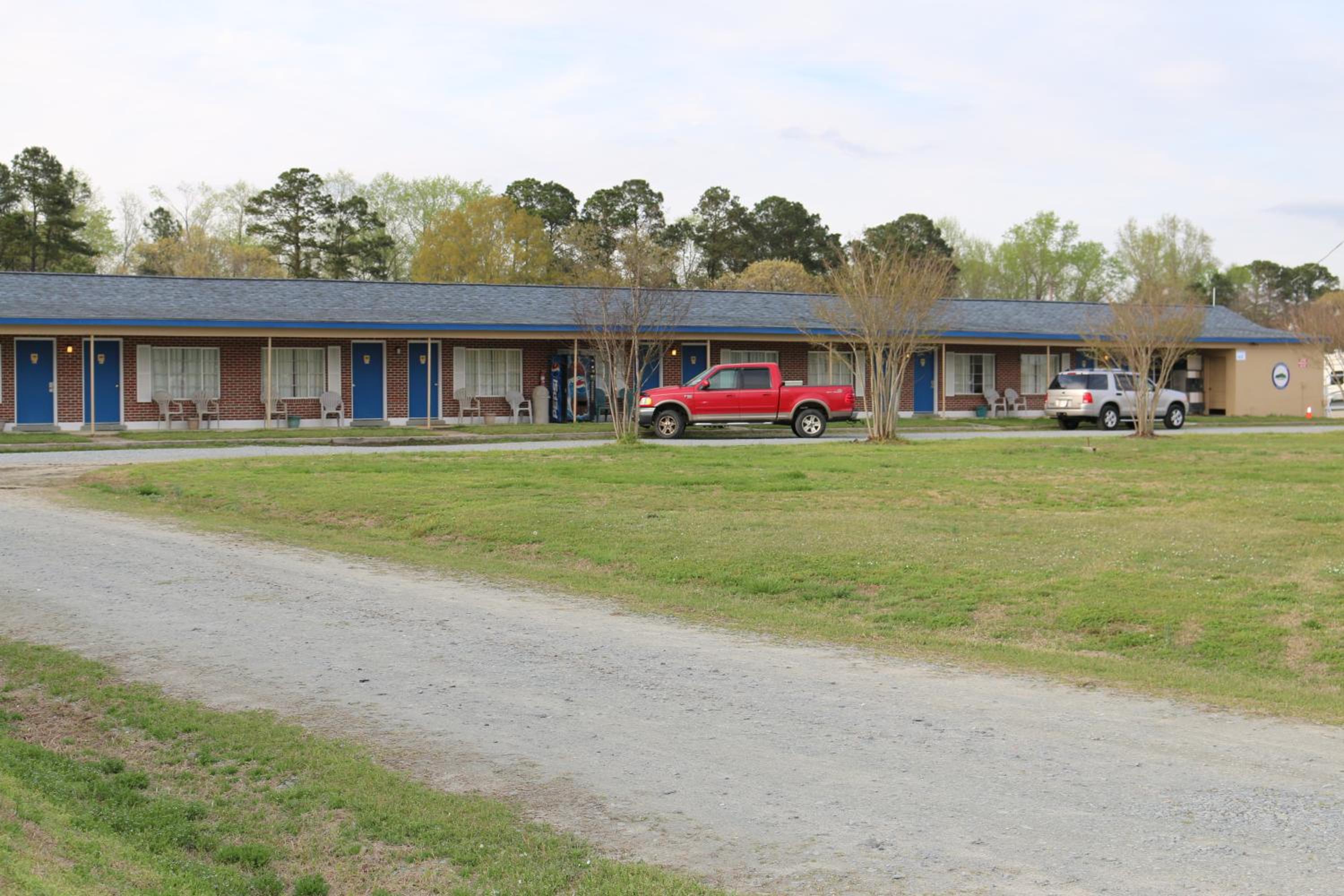 Four Oaks Lodging