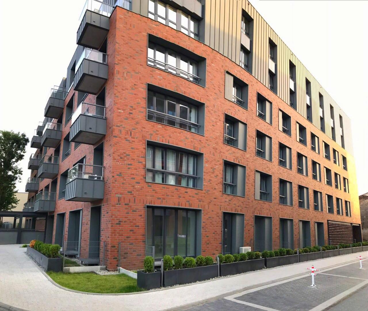 Hotel Jacuzzi Apartments - Image 1