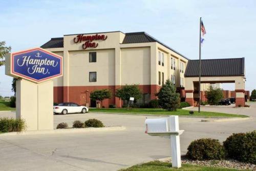 Bloomington Vacations - Hampton Inn Bloomington West - Property Image 21