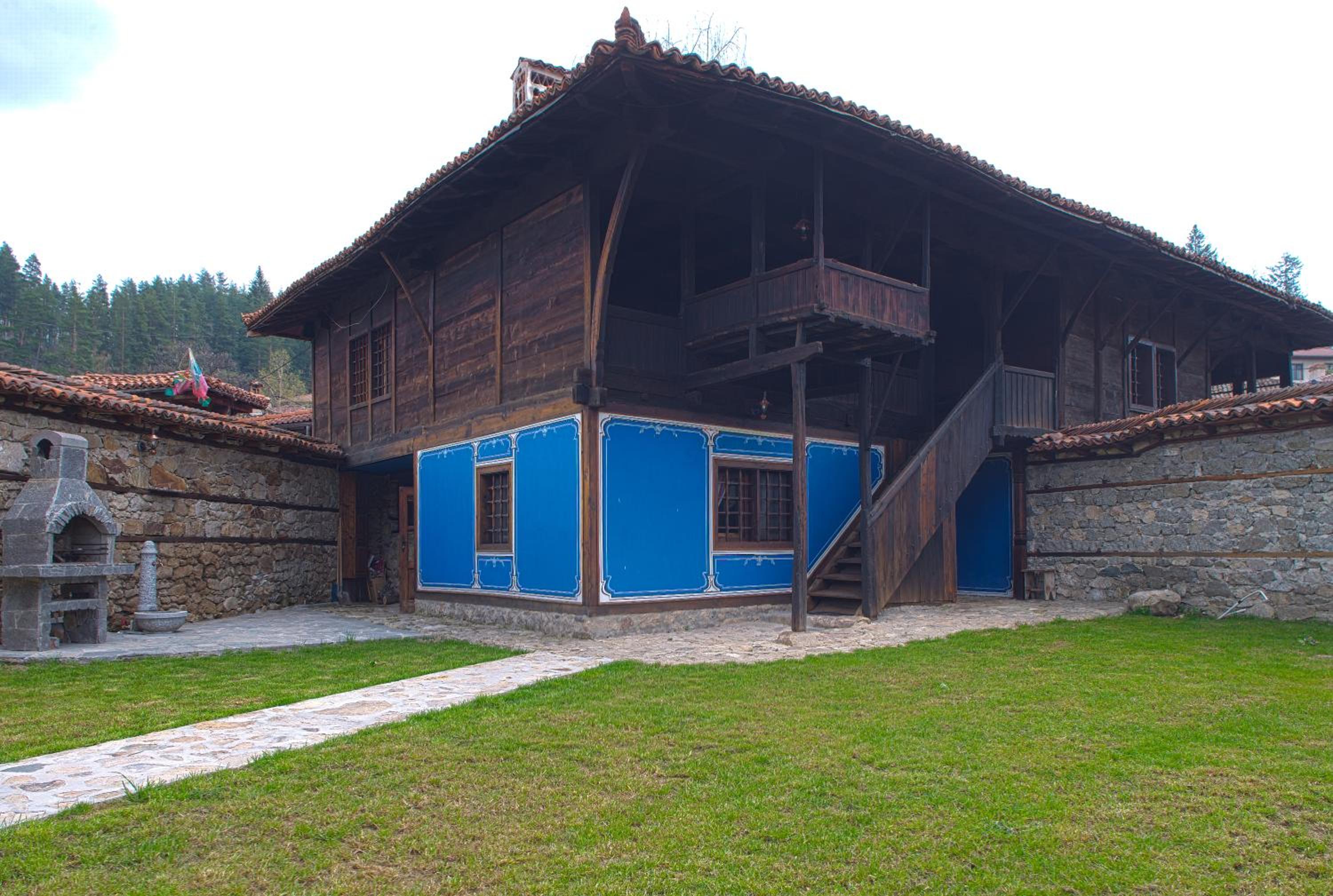 ЧОЛАКОВАТА КЪЩА