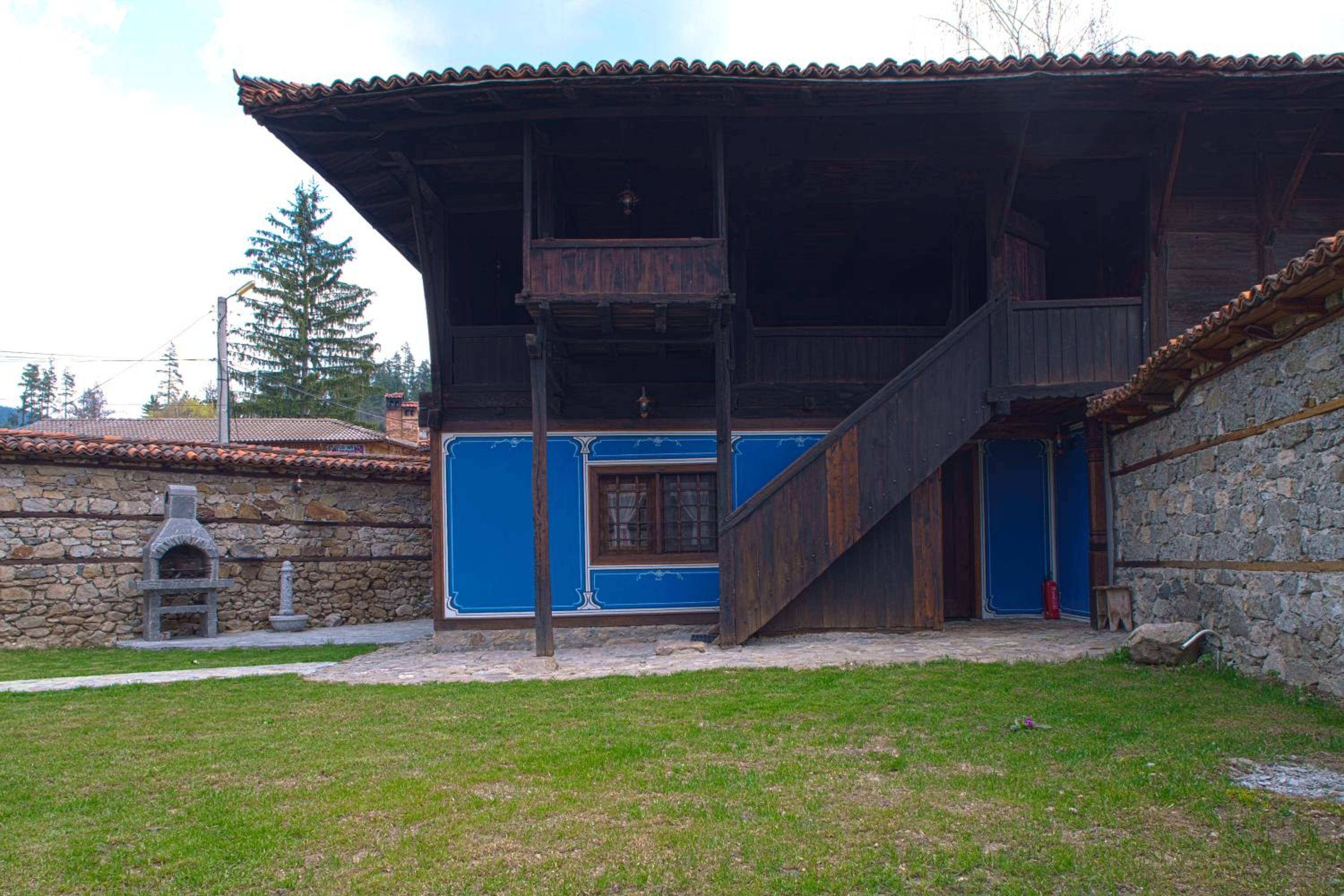 ЧОЛАКОВАТА КЪЩА